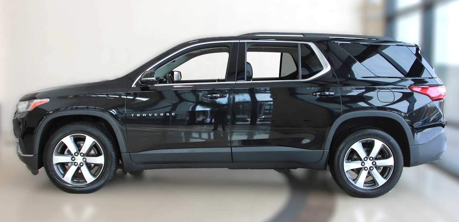 used 2019 Chevrolet Traverse car, priced at $17,497