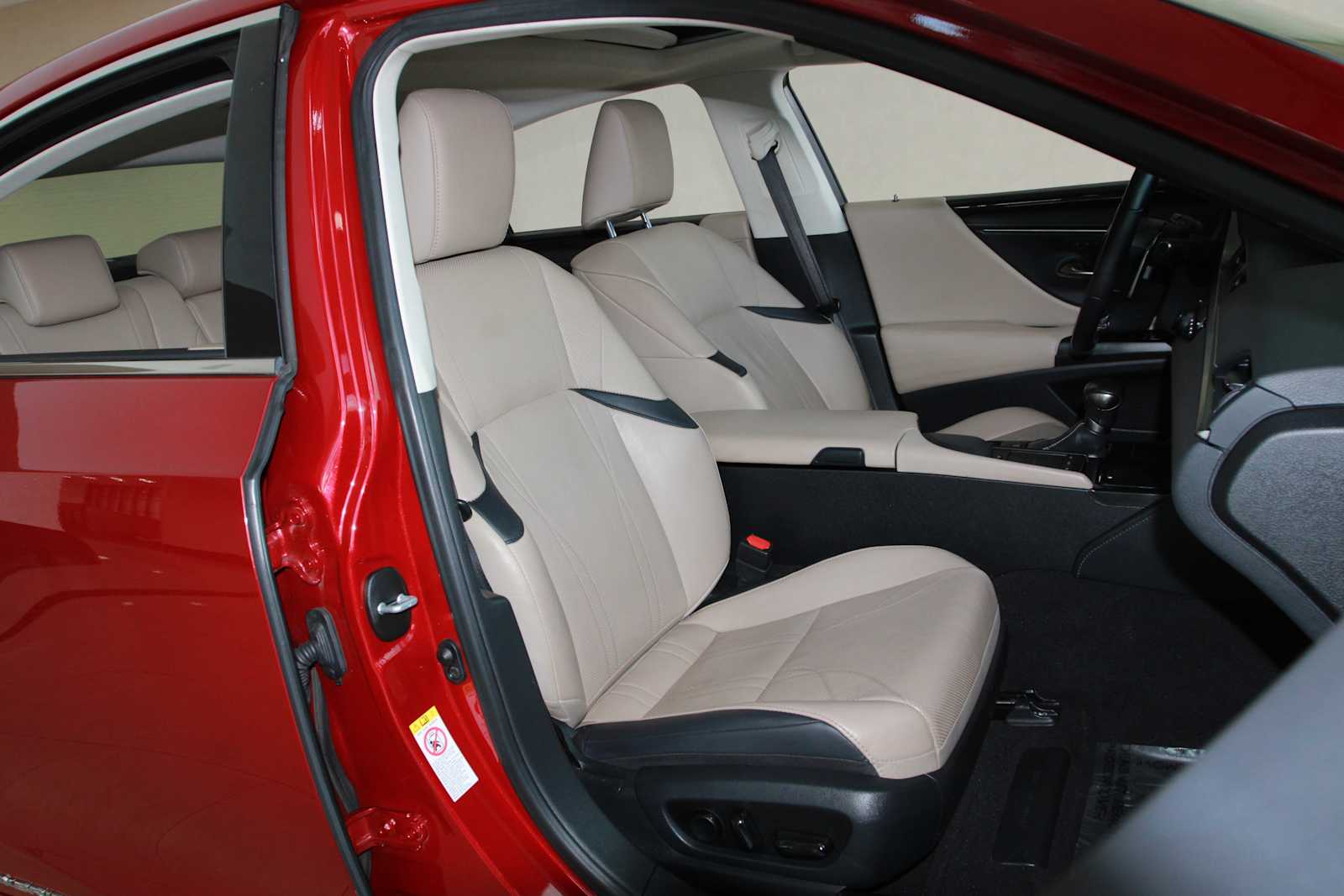 used 2019 Lexus ES 300h car, priced at $23,497