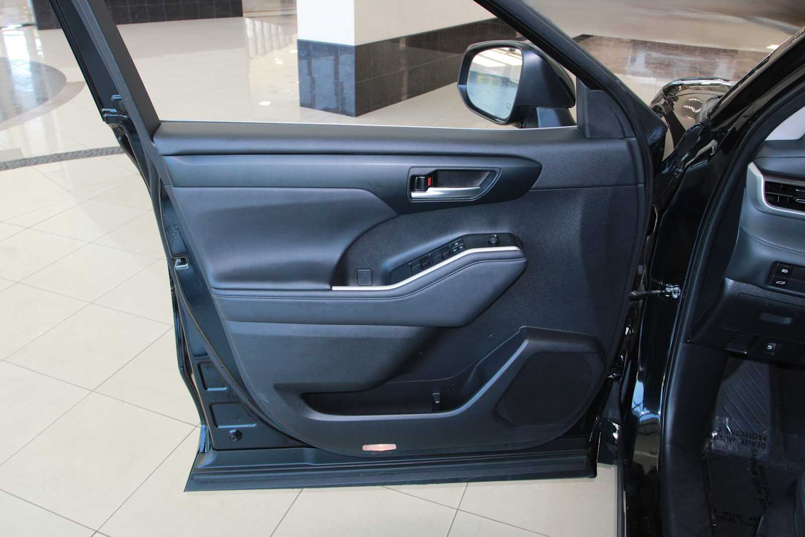 used 2023 Toyota Highlander car, priced at $40,097