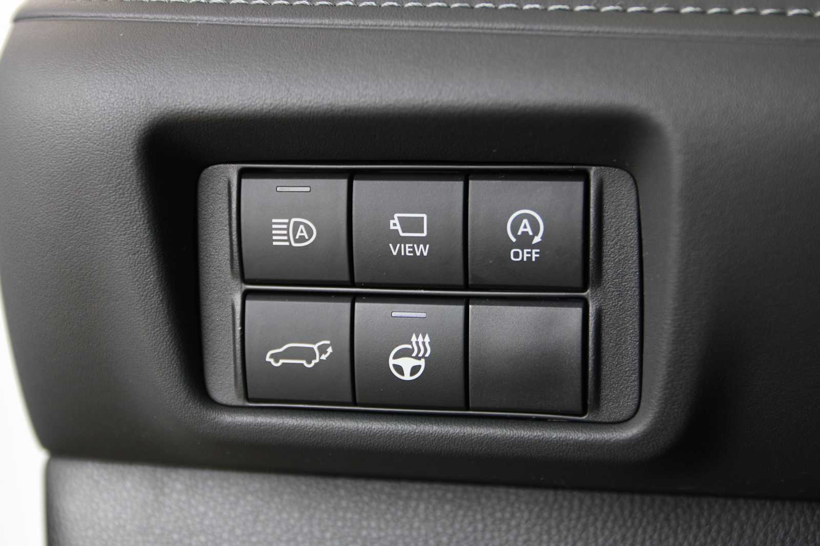 used 2025 Toyota Highlander car, priced at $50,497