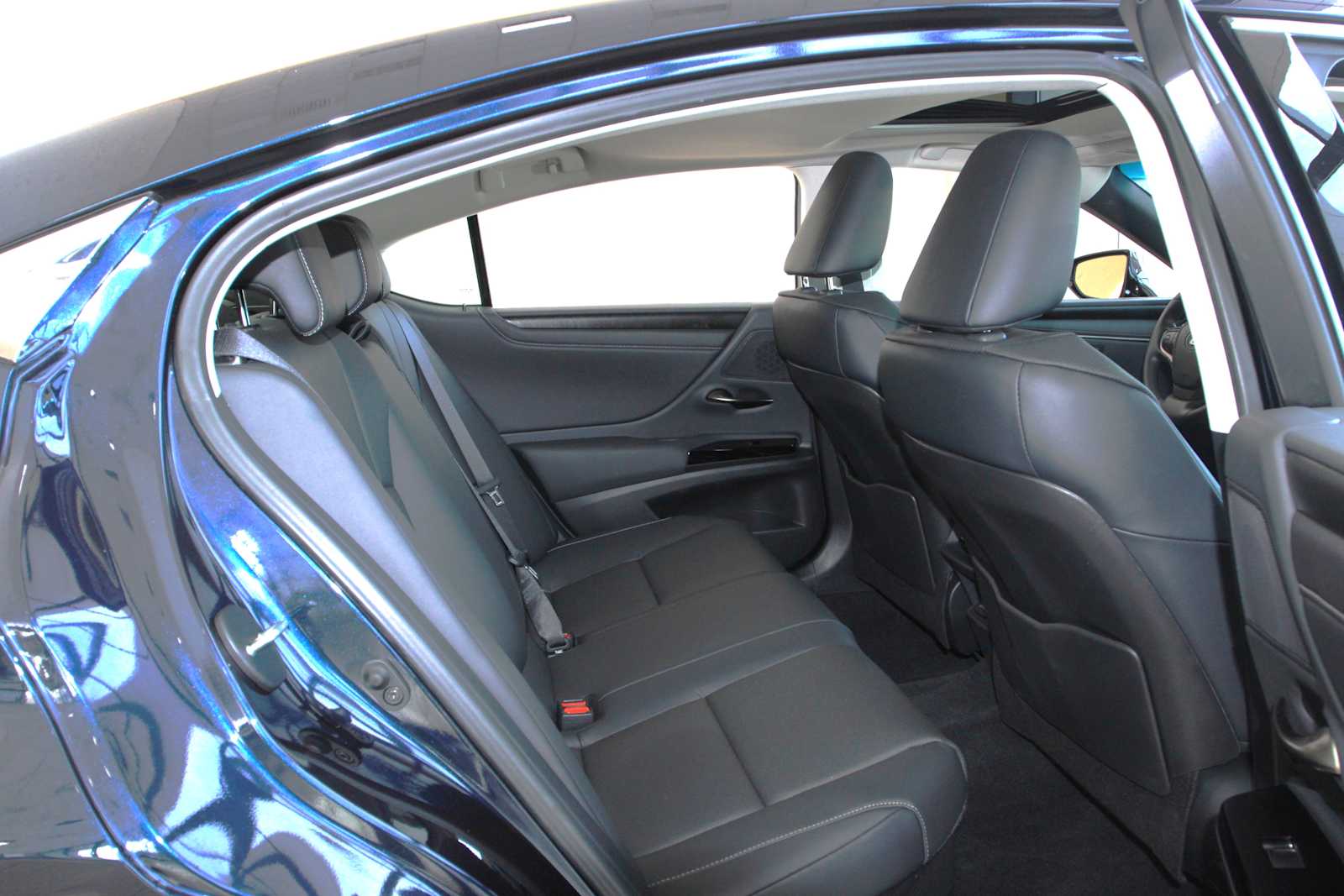 used 2025 Lexus ES 300h car, priced at $44,497