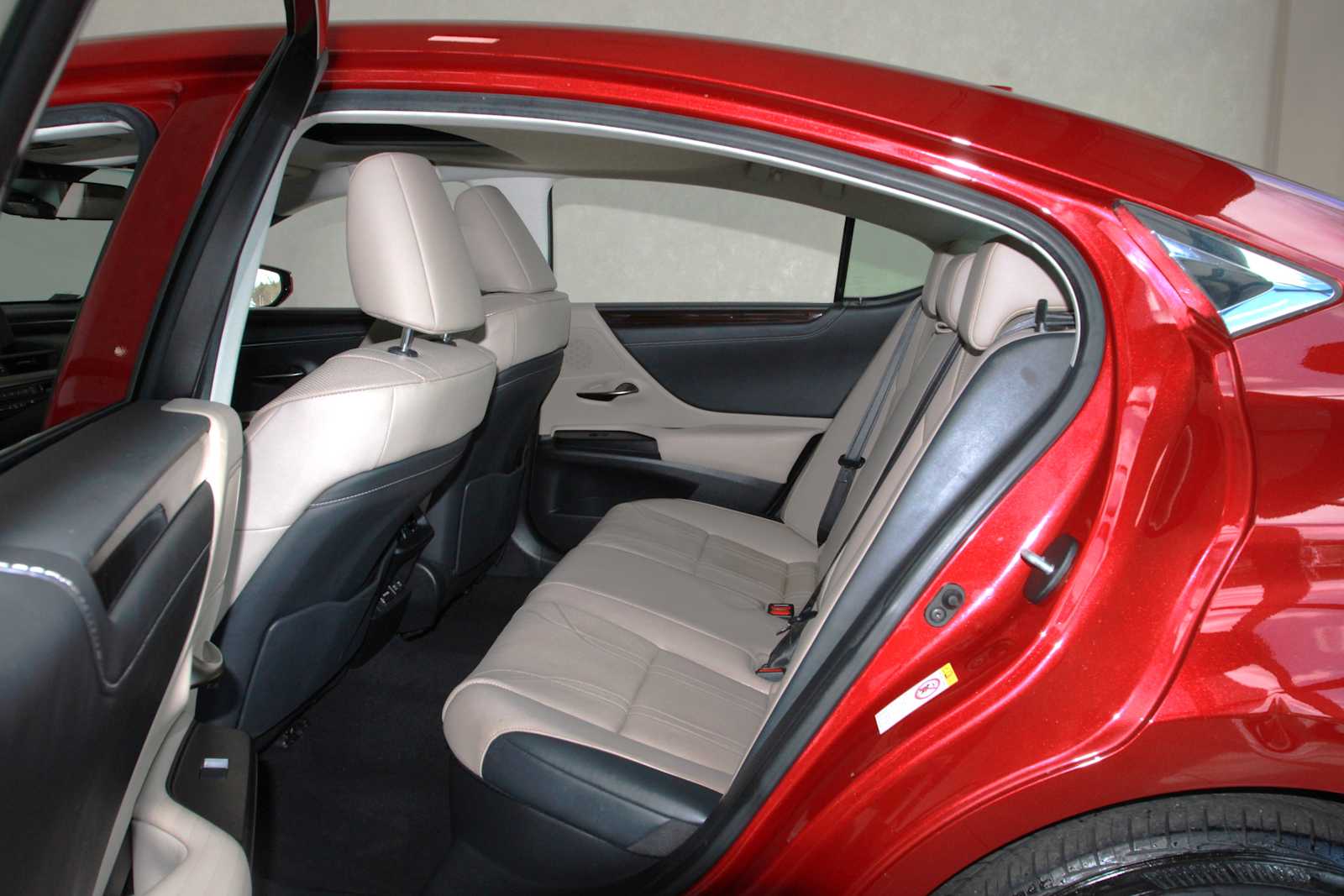 used 2019 Lexus ES 300h car, priced at $23,497