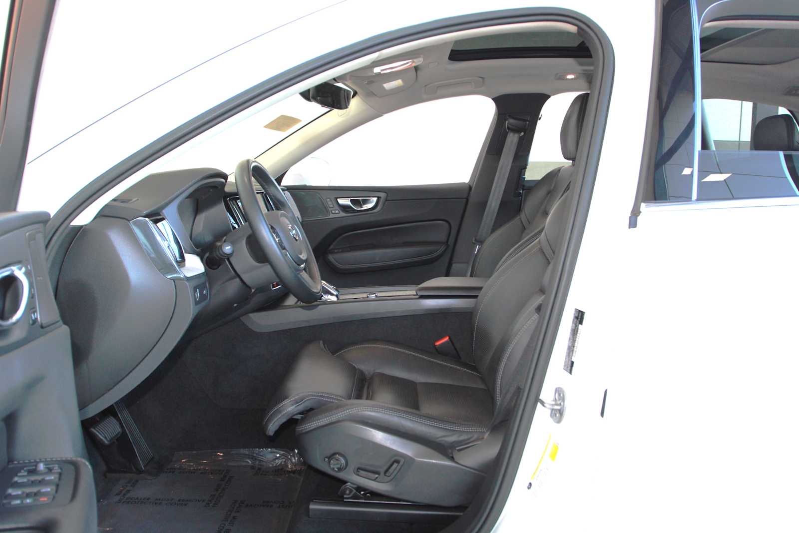 used 2022 Volvo XC60 car, priced at $31,097