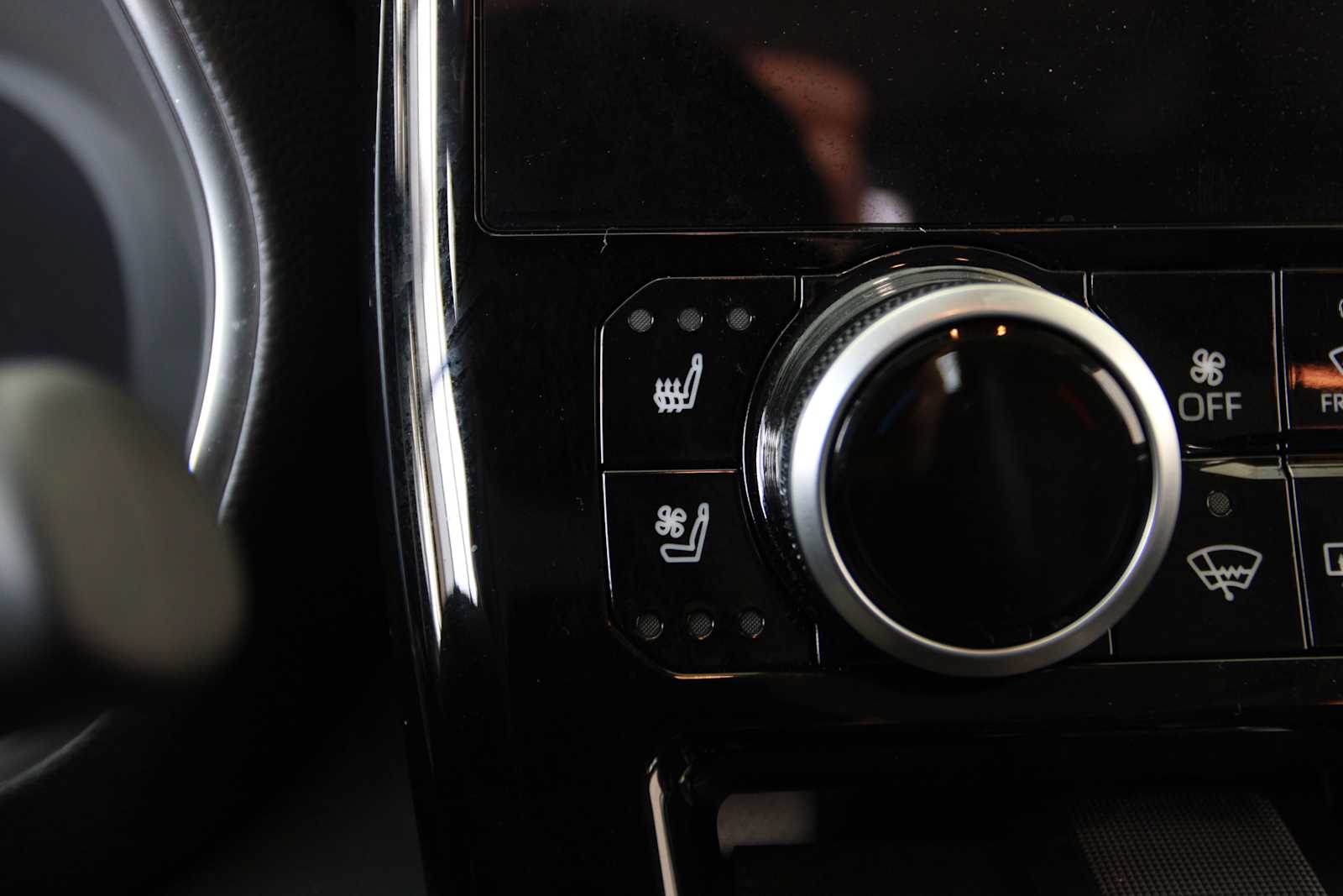 used 2025 Toyota Highlander car, priced at $50,497