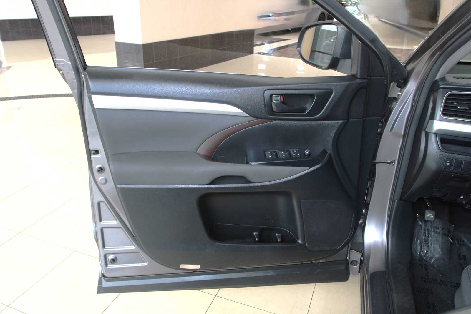 used 2015 Toyota Highlander car, priced at $18,497