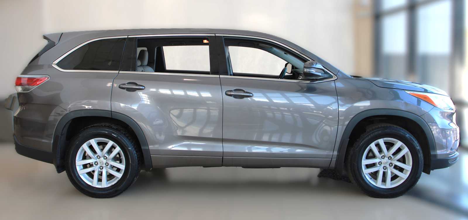 used 2015 Toyota Highlander car, priced at $18,197