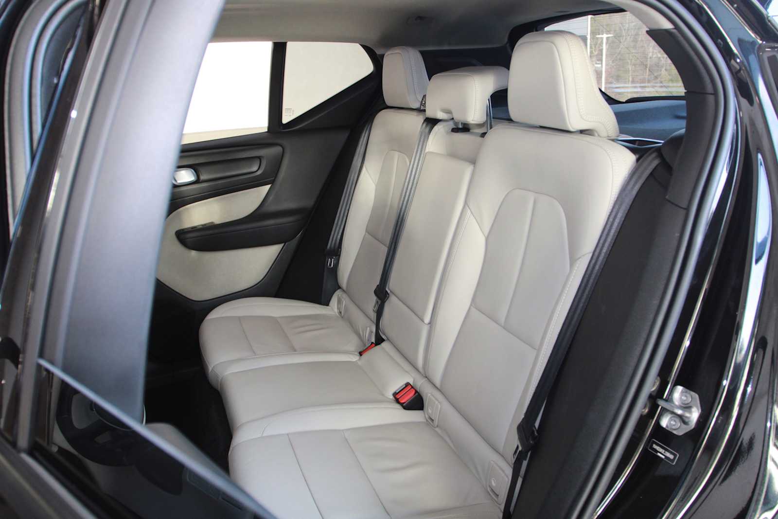 used 2020 Volvo XC40 car, priced at $17,497