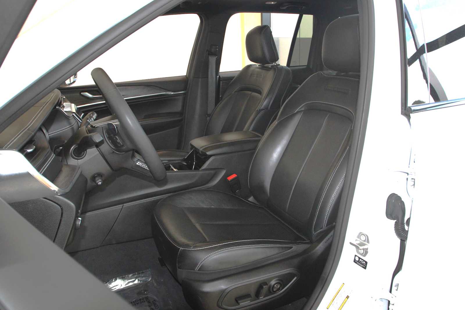 used 2023 Jeep Grand Cherokee car, priced at $36,897