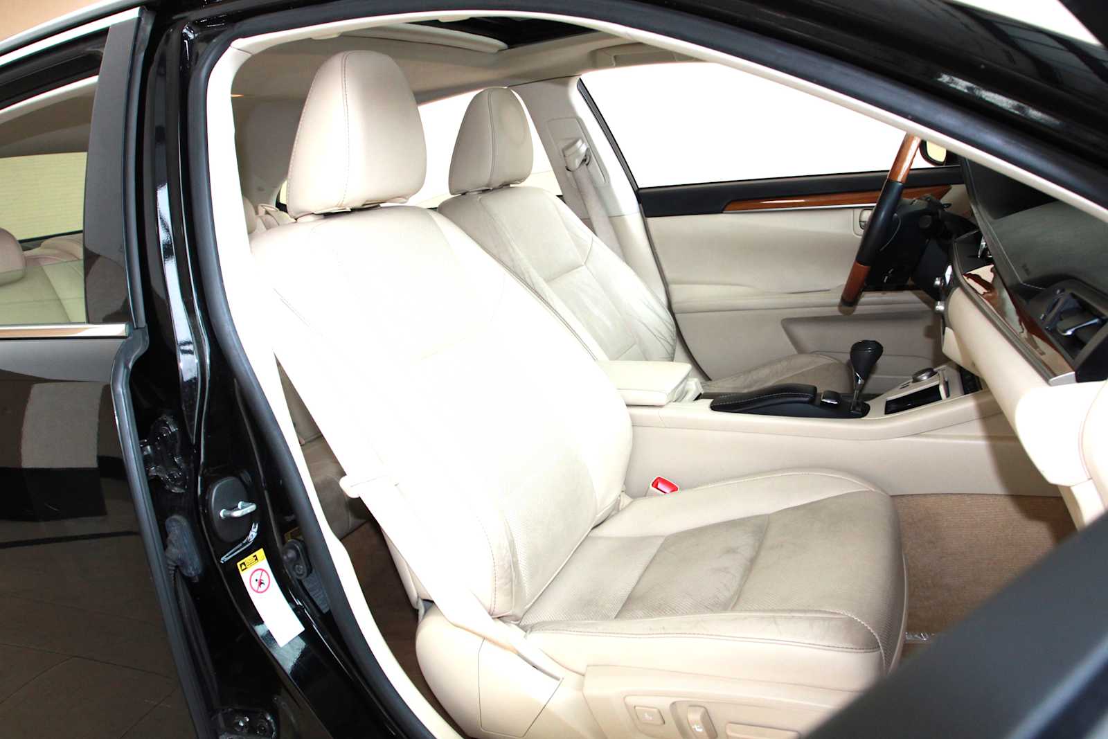 used 2014 Lexus ES 300h car, priced at $15,997