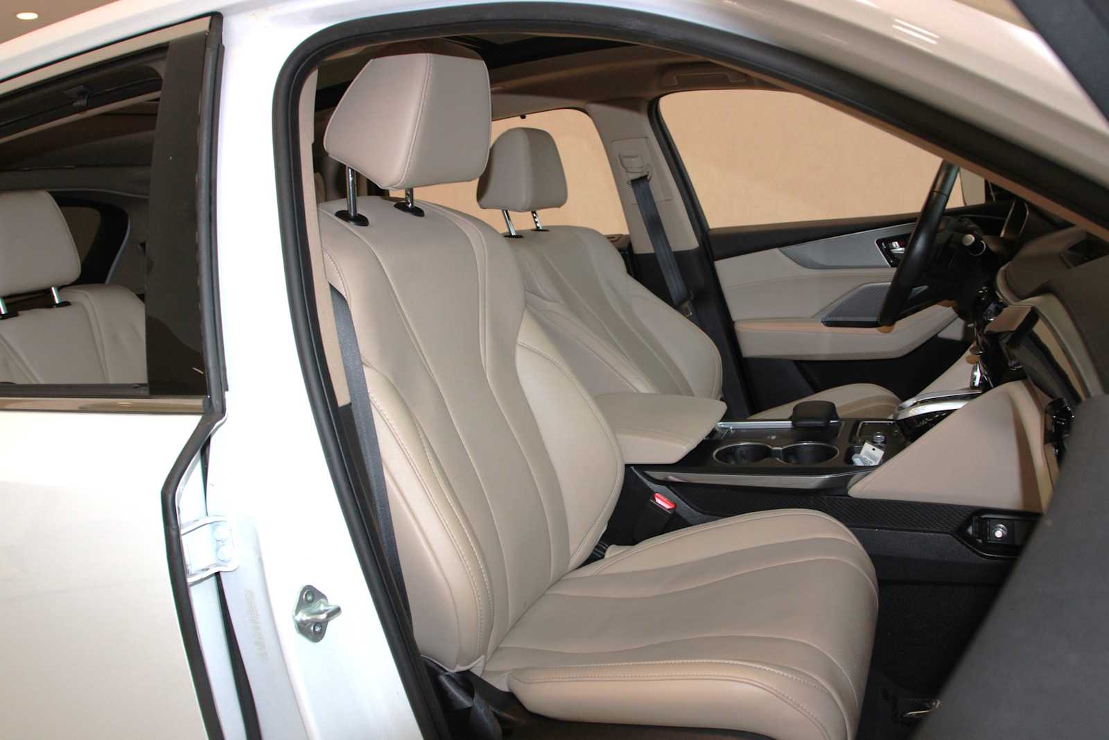 used 2023 Acura MDX car, priced at $37,797