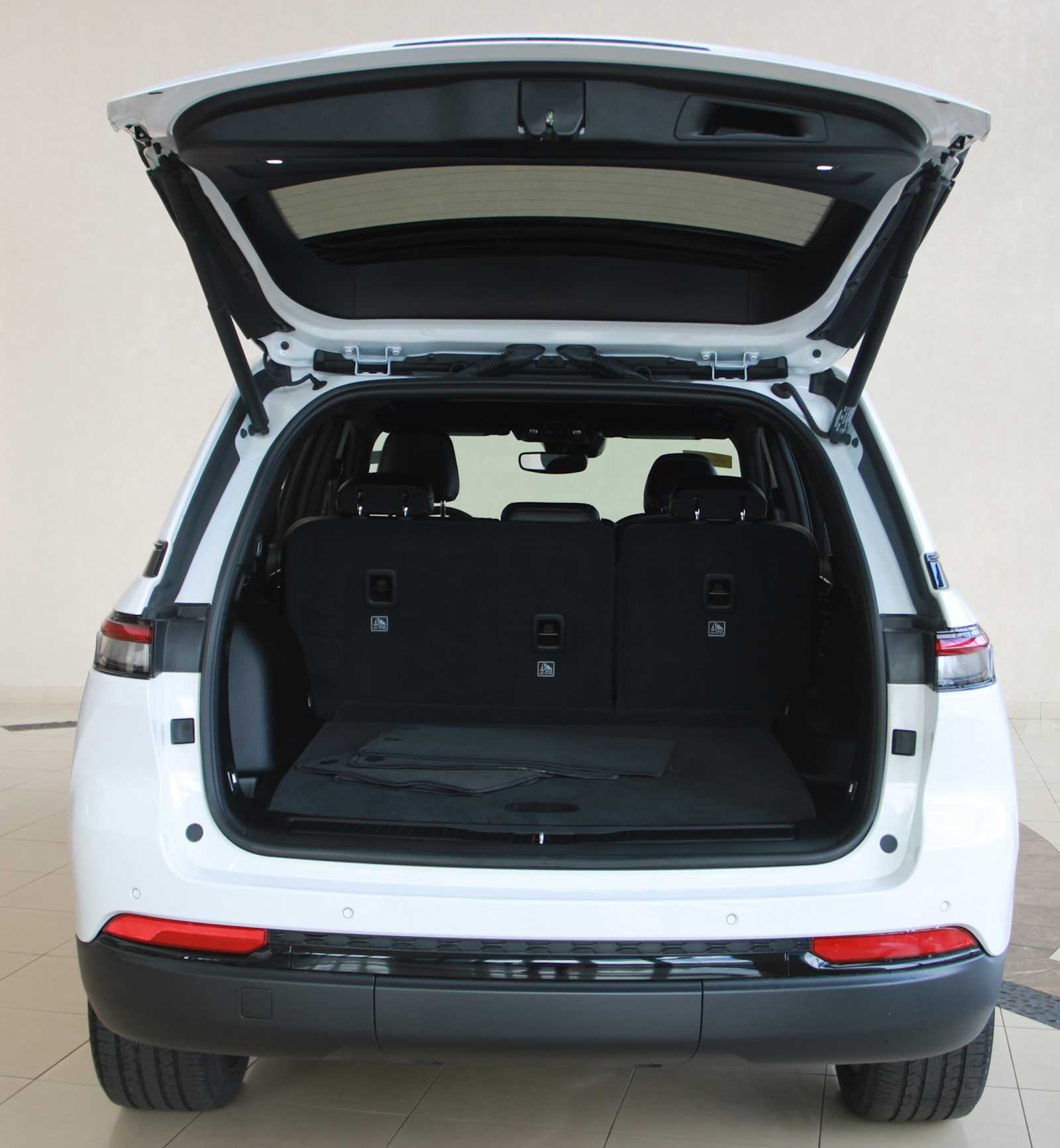 used 2023 Jeep Grand Cherokee car, priced at $30,497