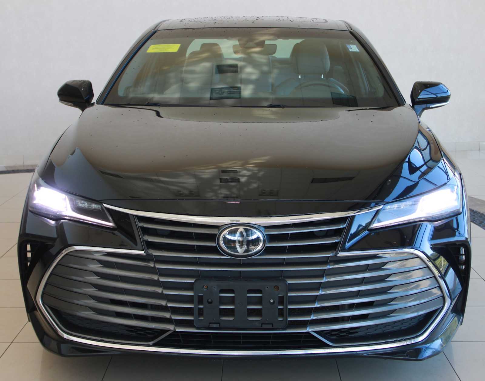 2019 Toyota Avalon Limited photo 2