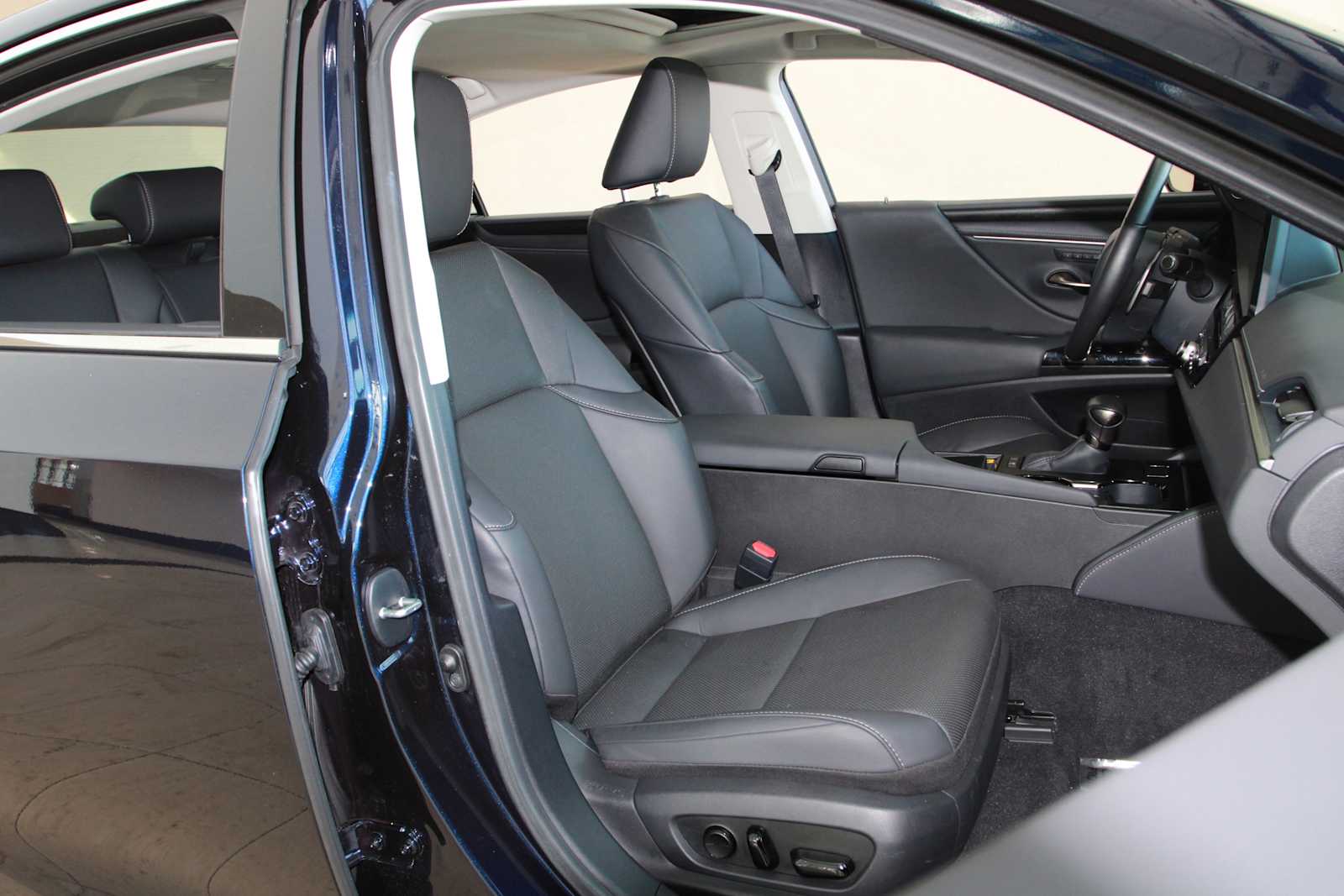 used 2025 Lexus ES 300h car, priced at $44,497