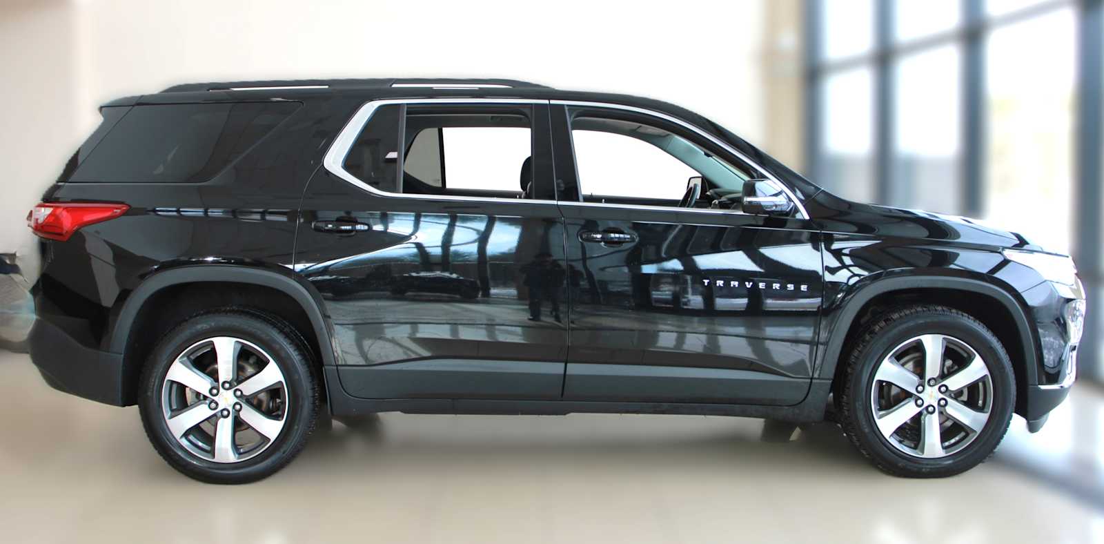 used 2019 Chevrolet Traverse car, priced at $17,497