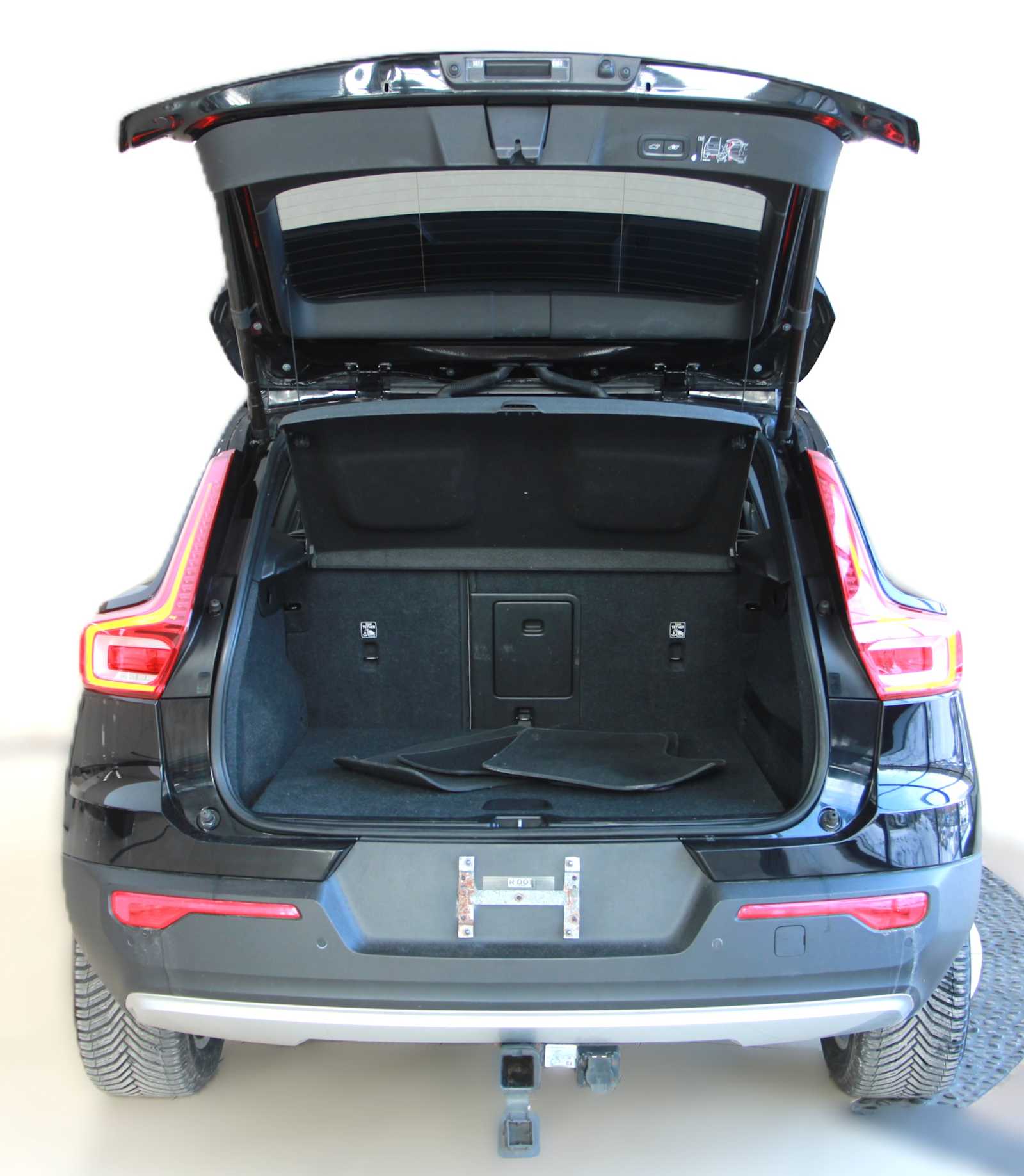 used 2020 Volvo XC40 car, priced at $17,497