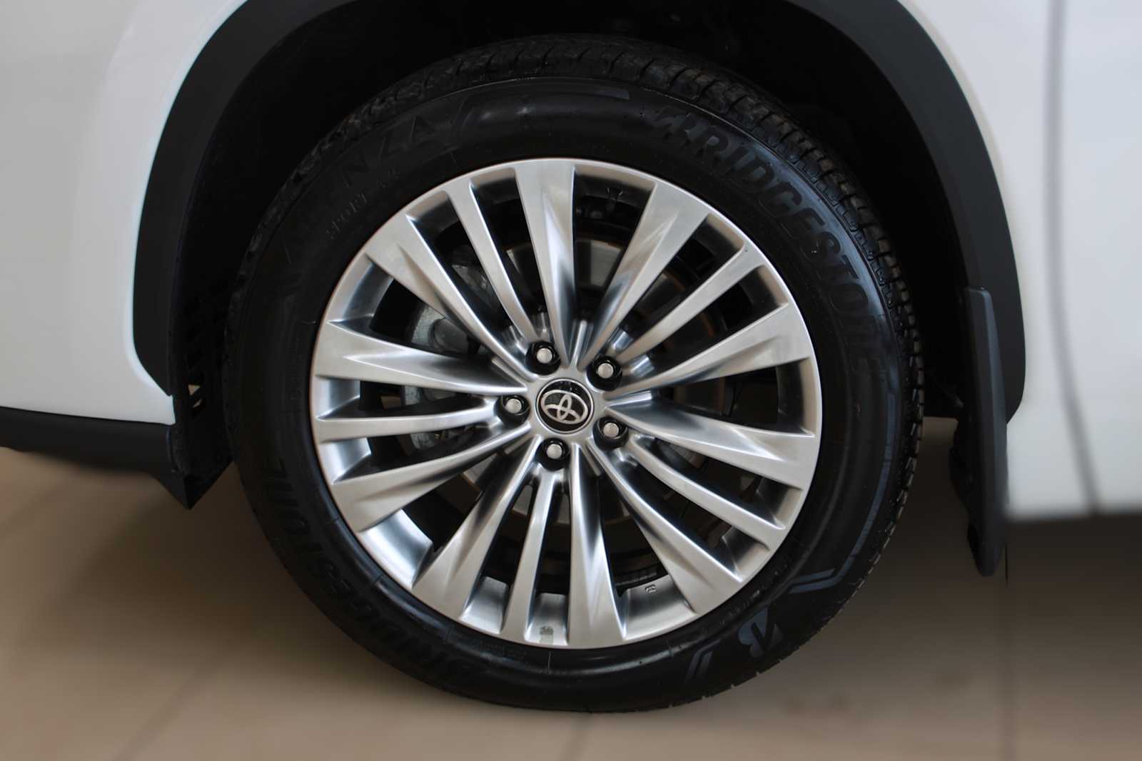 used 2025 Toyota Highlander car, priced at $50,497