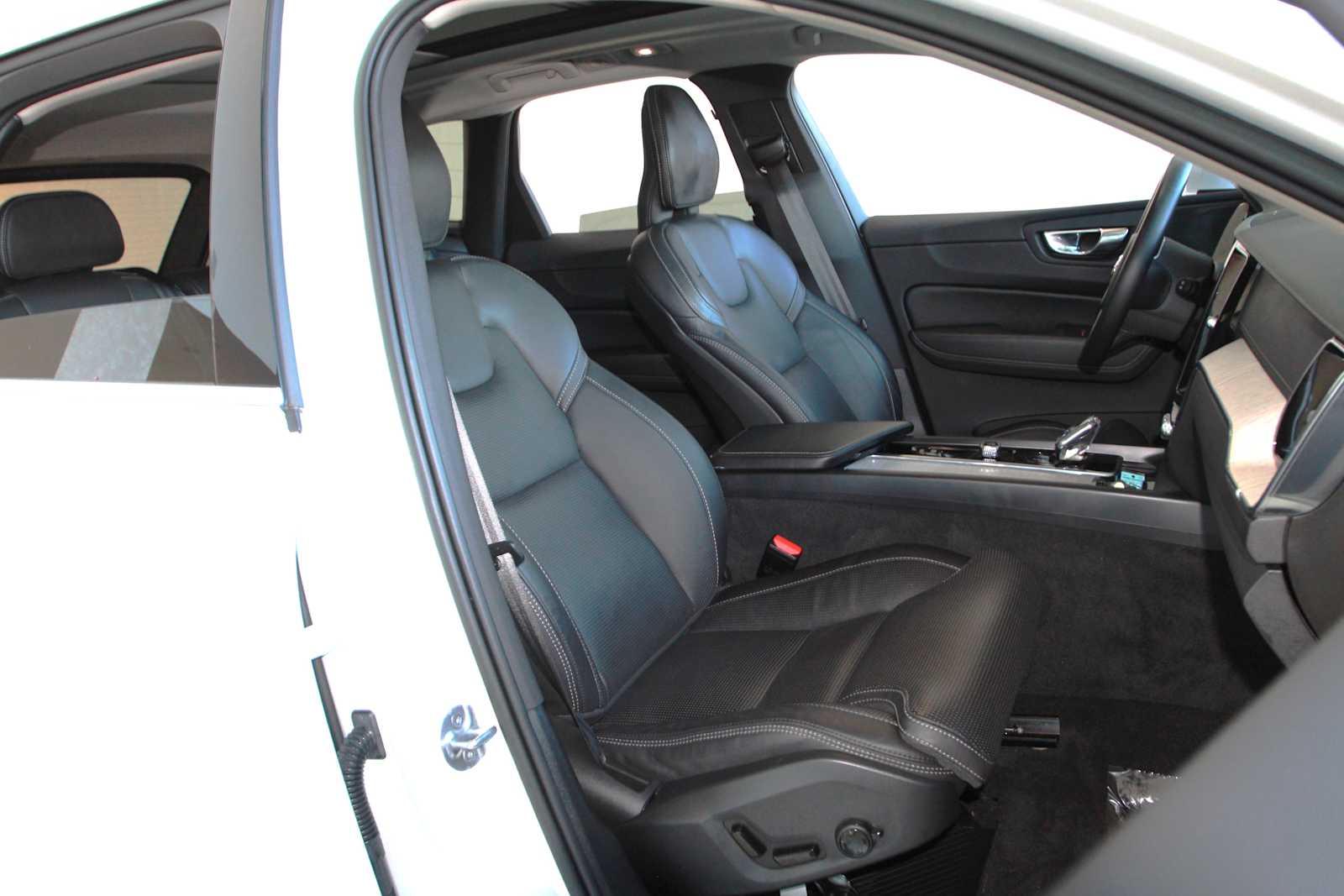 used 2022 Volvo XC60 car, priced at $31,097