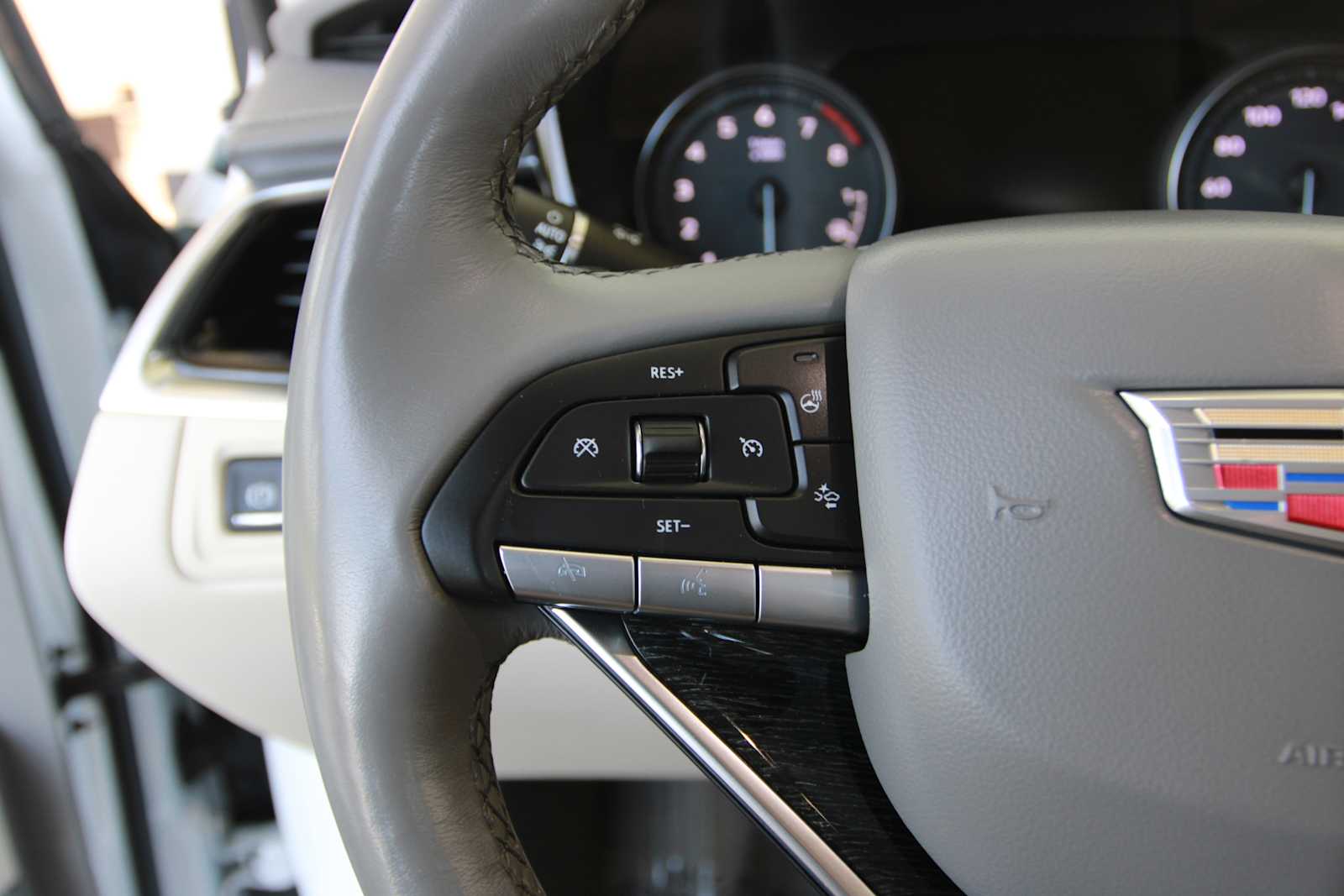 used 2022 Cadillac XT6 car, priced at $31,797