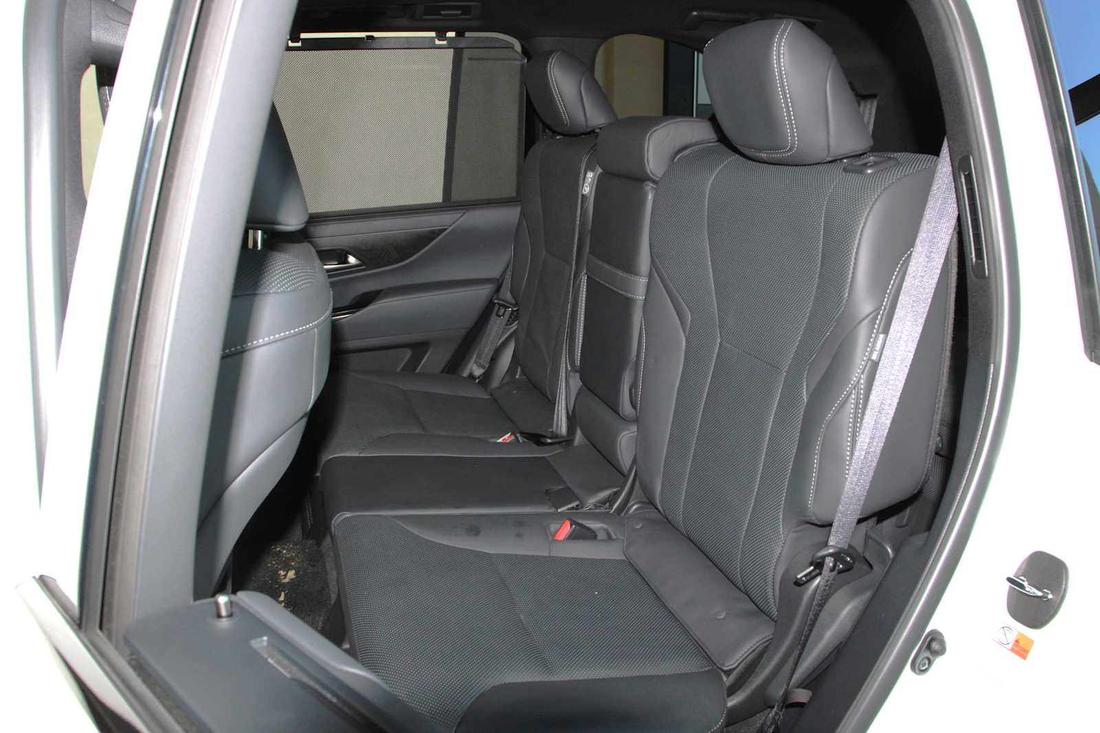 2025 Lexus LX Luxury - Photo 25