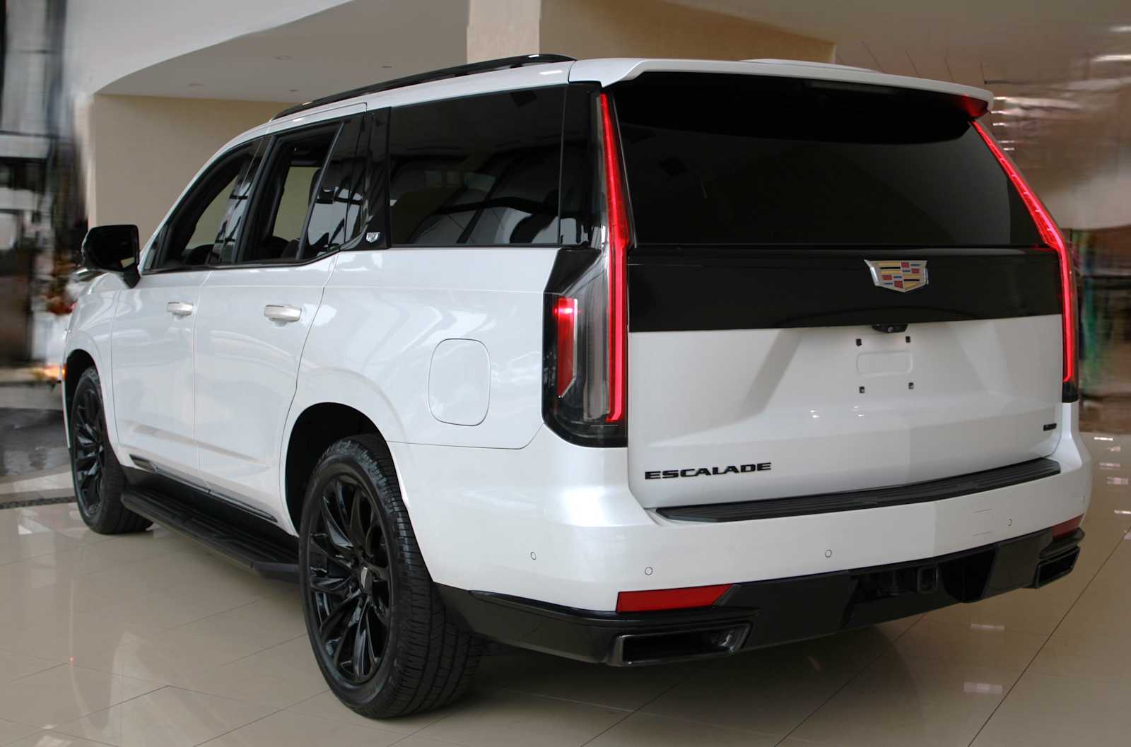 2021 Cadillac Escalade Sport Platinum photo 3