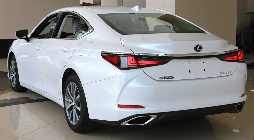 Used 2019 Lexus ES 350 4-Door Sedan