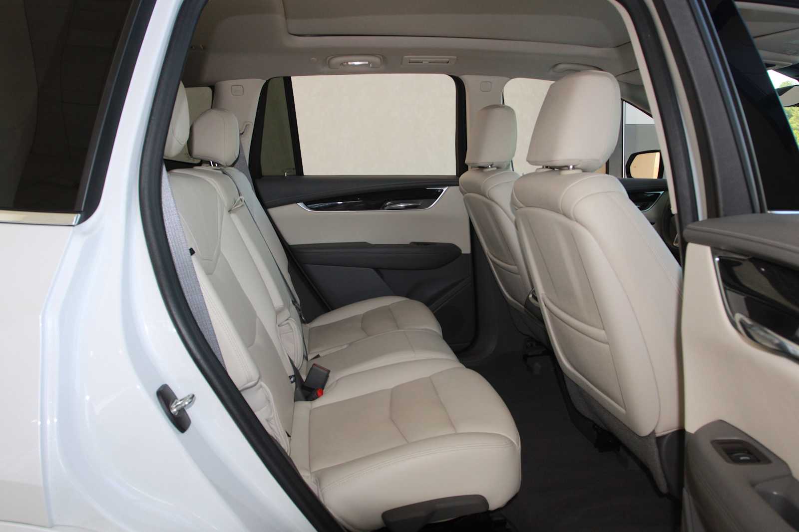 used 2022 Cadillac XT6 car, priced at $31,797
