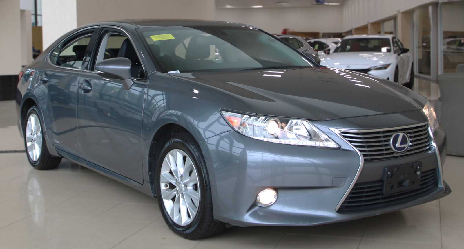 2014 Lexus ES 350 300h's photo