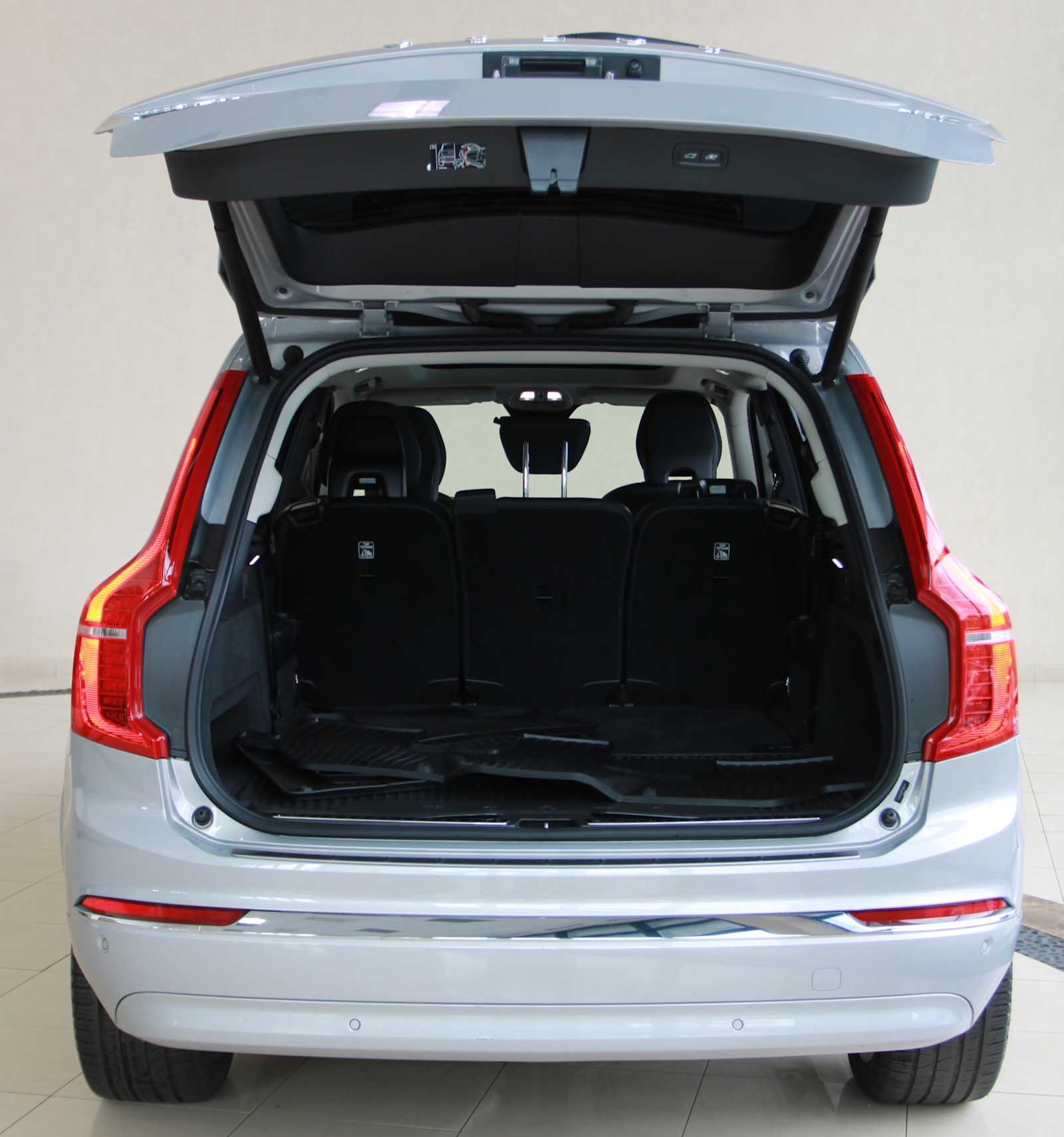 2023 Volvo XC90 Plus photo 3