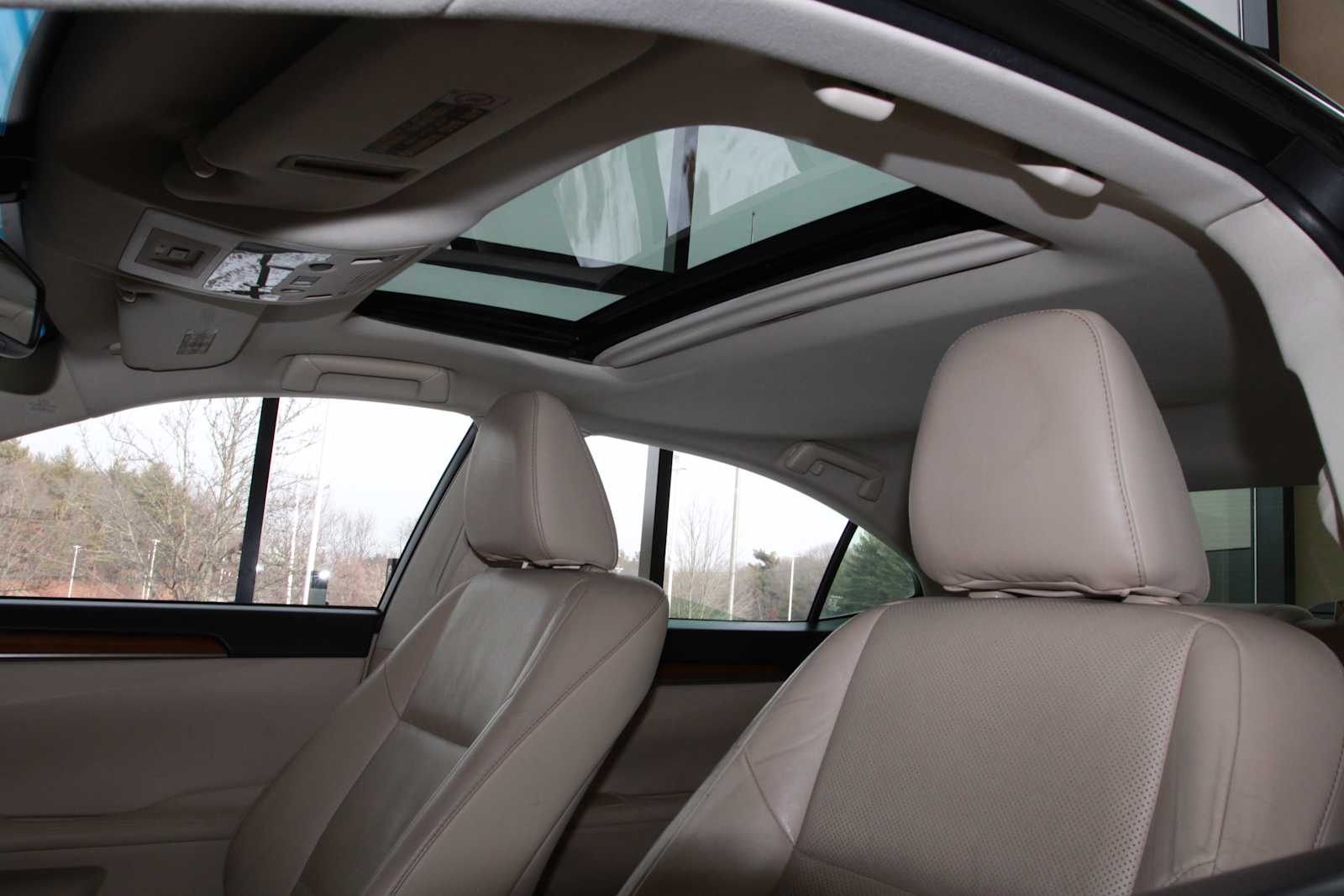 used 2014 Lexus ES 300h car, priced at $15,997