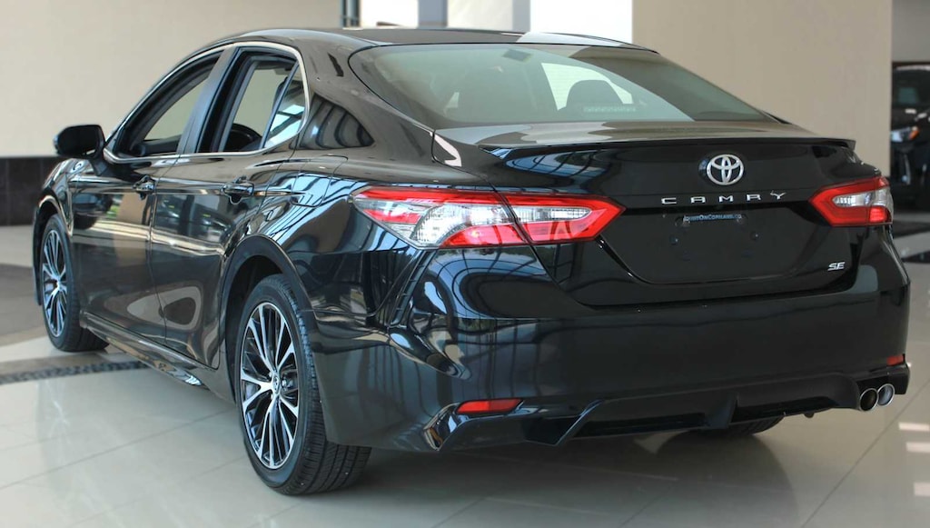 Used 2018 Toyota Camry SE Sedan