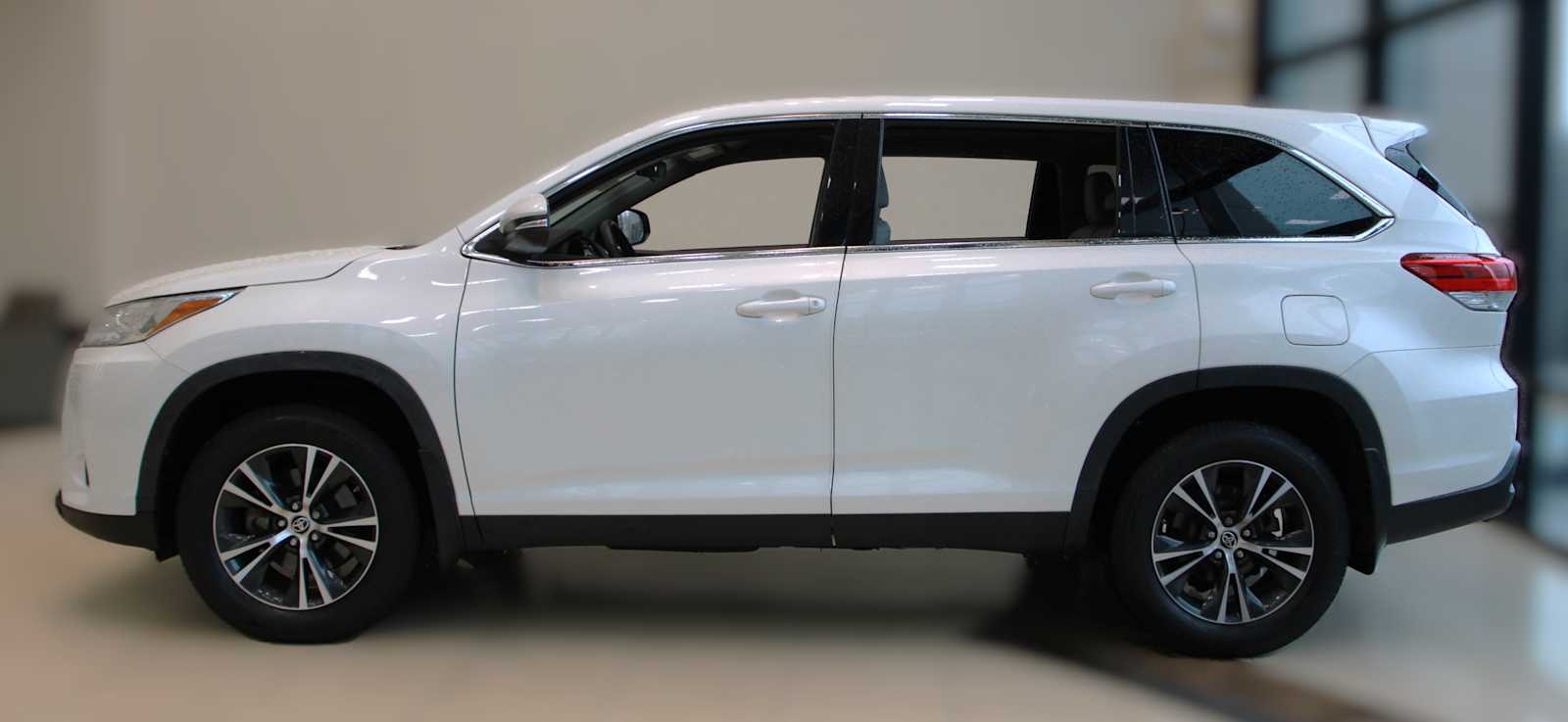 used 2019 Toyota Highlander car, priced at $28,497