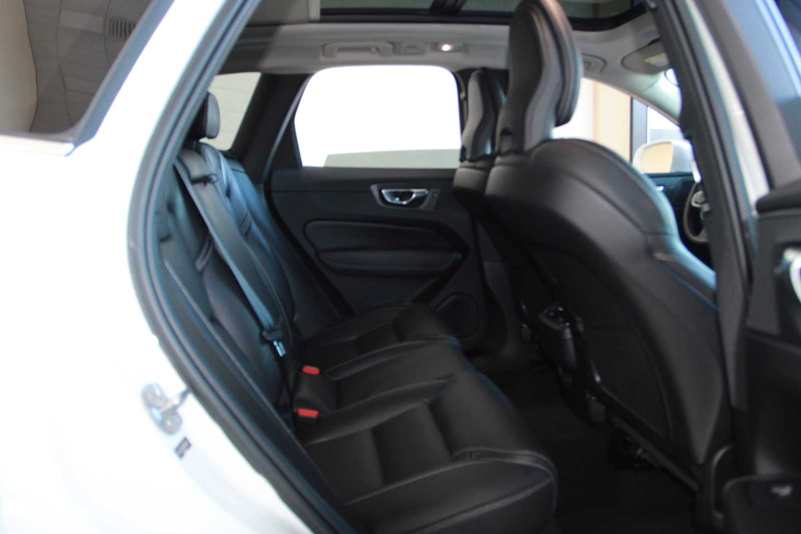 used 2022 Volvo XC60 car, priced at $31,097