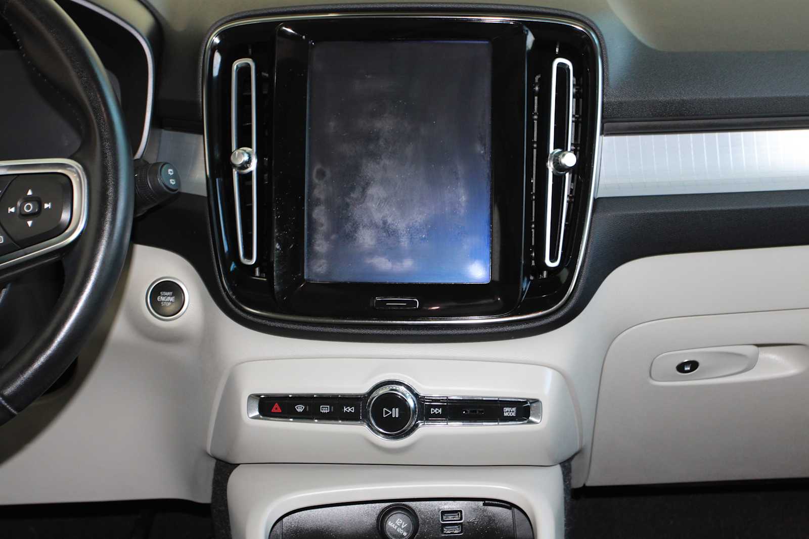 used 2020 Volvo XC40 car, priced at $17,497