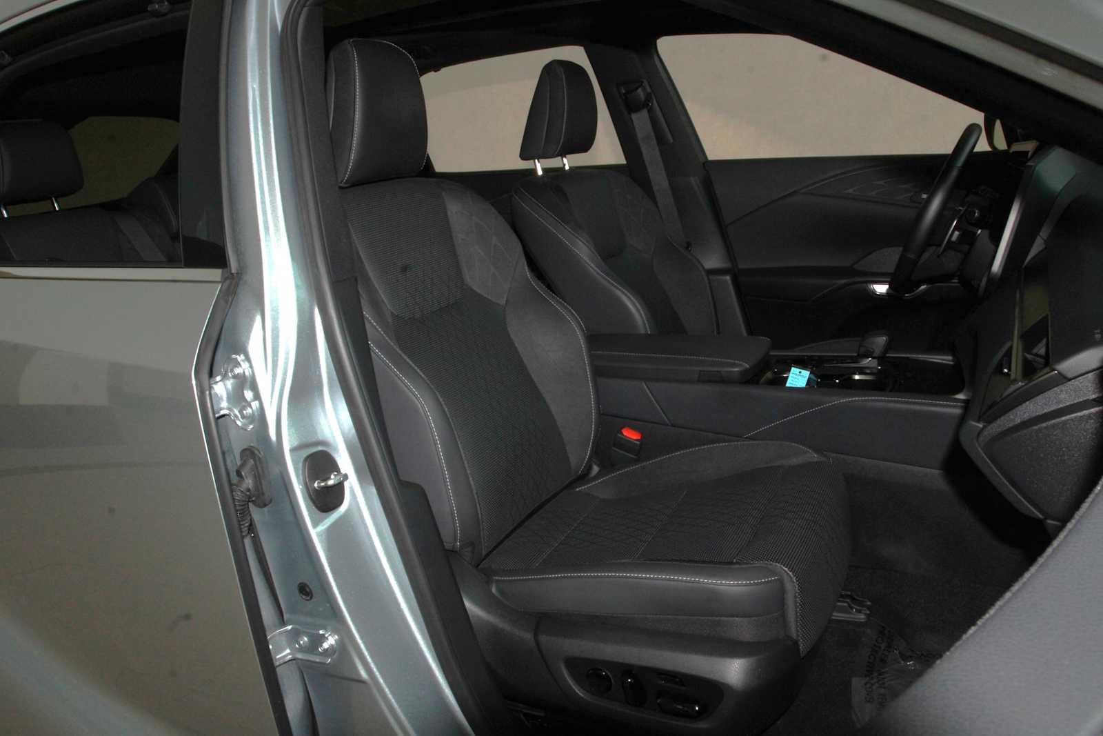 2025 Lexus RX PHEV 450h+ - Photo 30