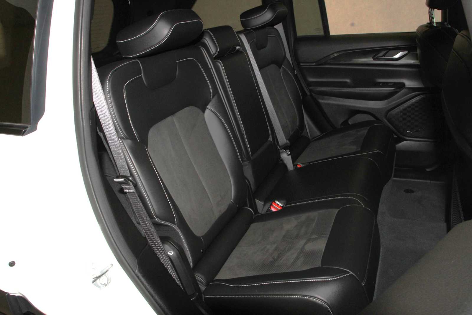 used 2023 Jeep Grand Cherokee car, priced at $30,497