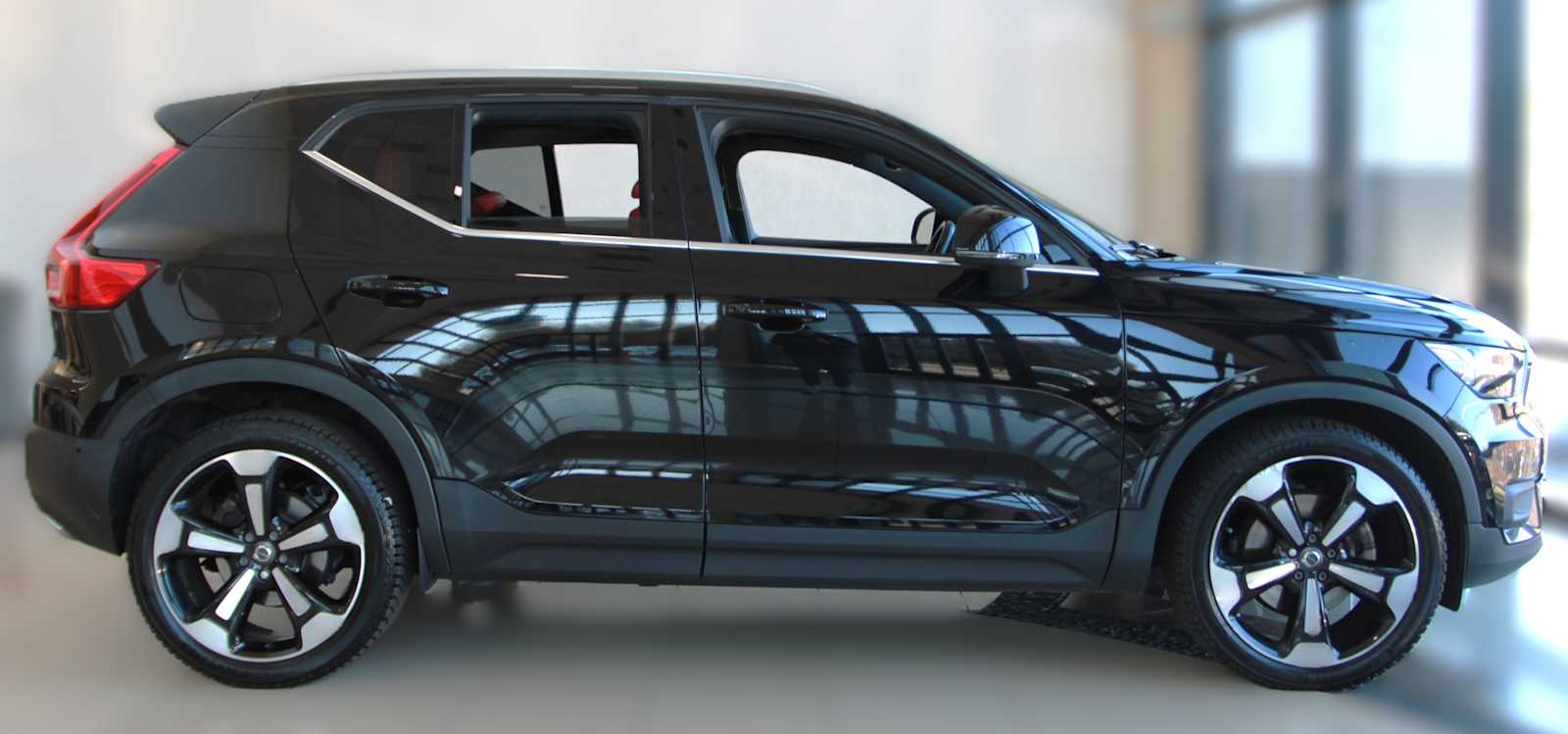 used 2019 Volvo XC40 car, priced at $17,697