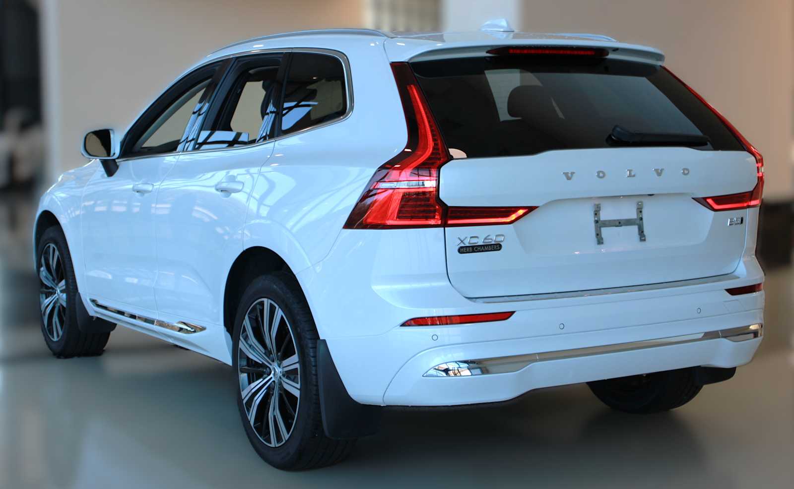 2022 Volvo XC60 B5 Inscription photo 3