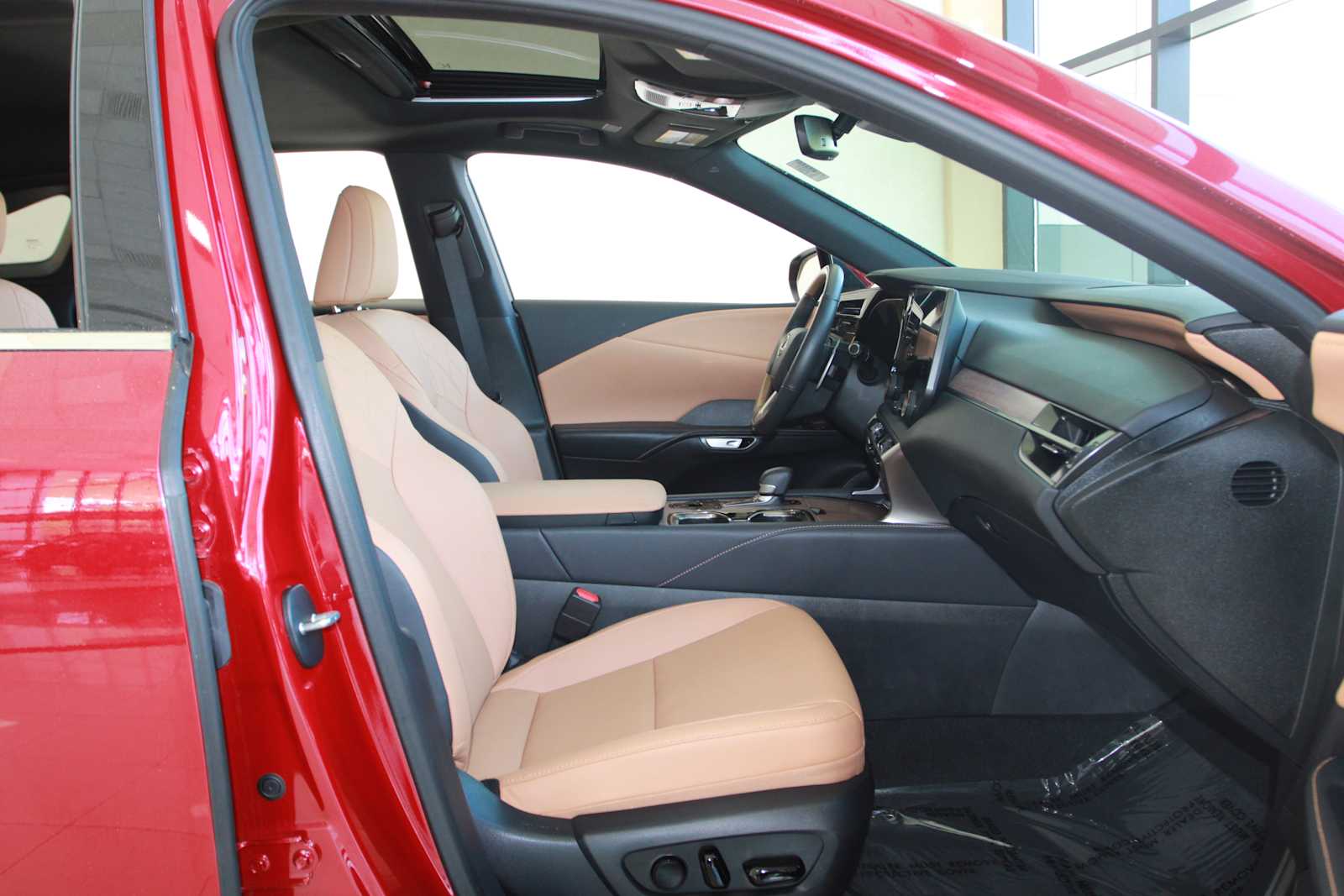 2025 Lexus RX 350 - Photo 28
