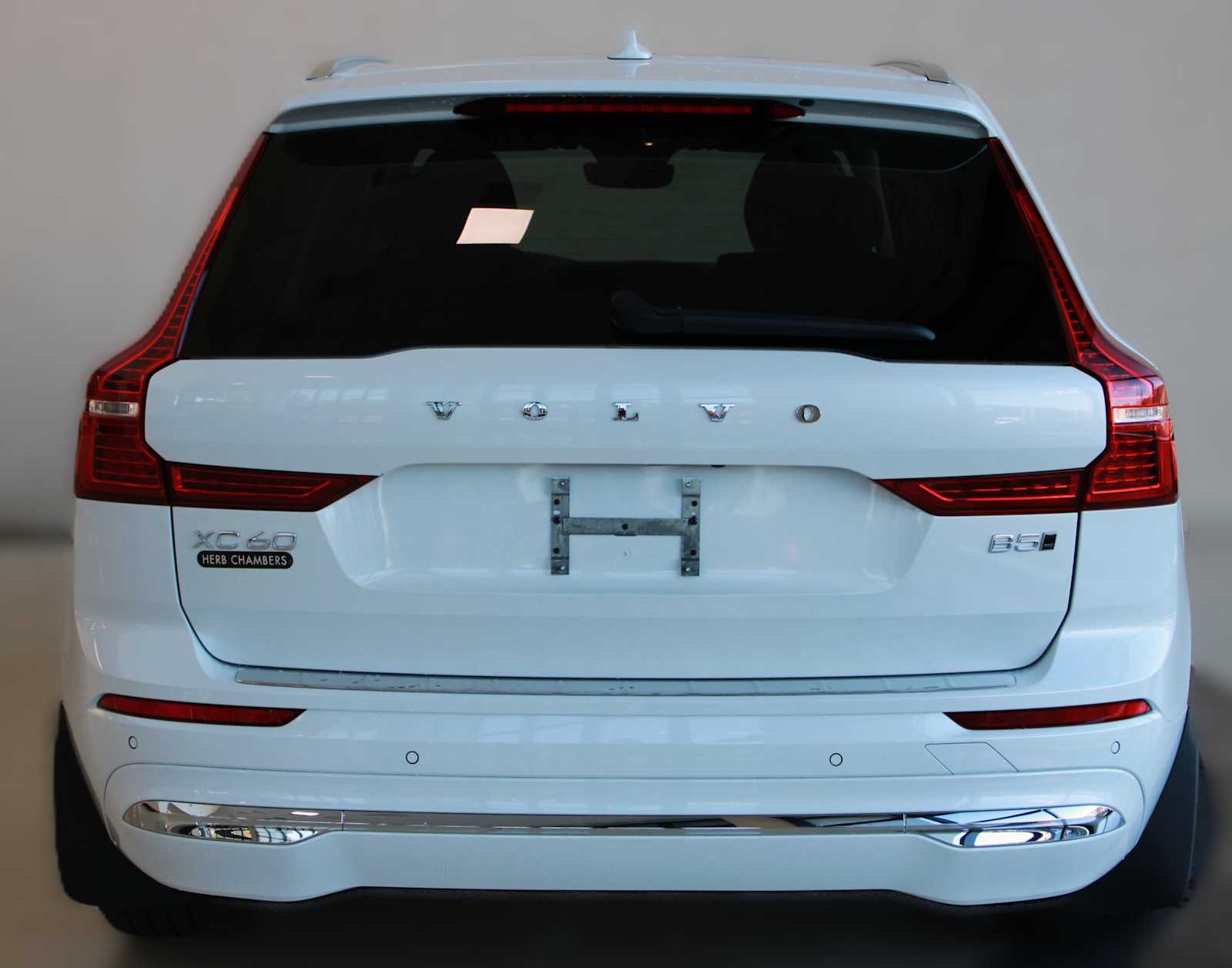 used 2022 Volvo XC60 car, priced at $31,097