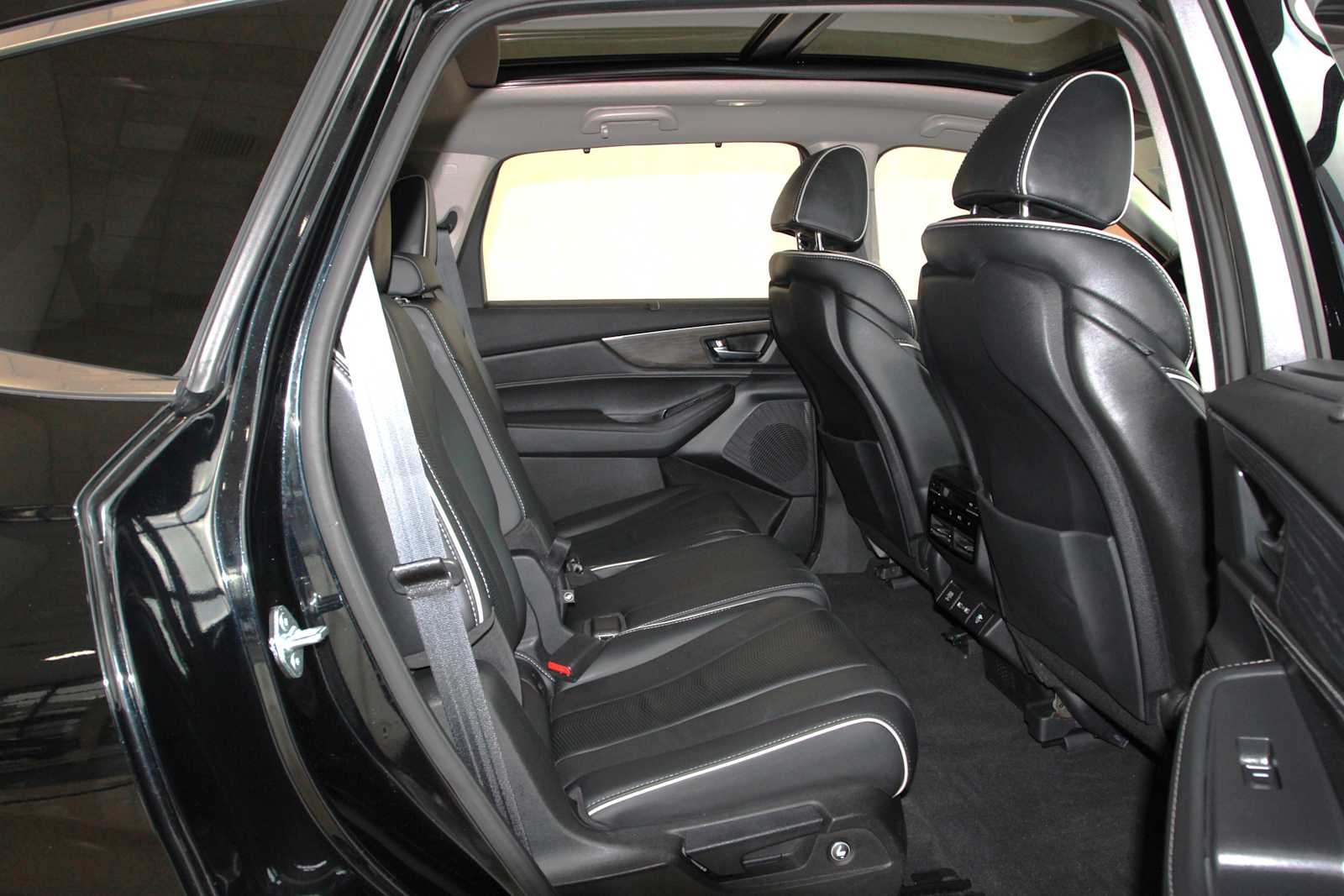 used 2023 Acura MDX car, priced at $41,497