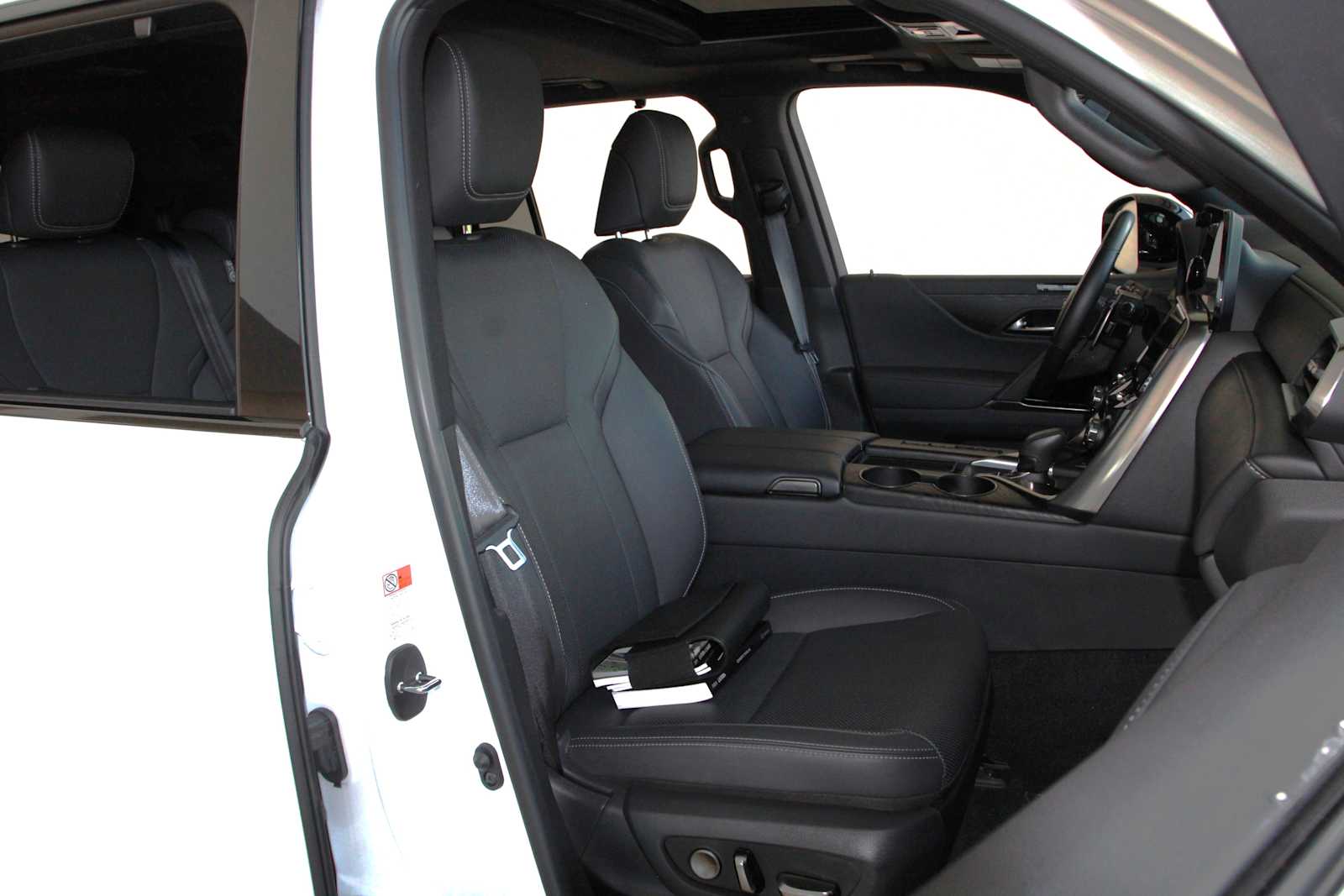 2025 Lexus LX Luxury - Photo 29