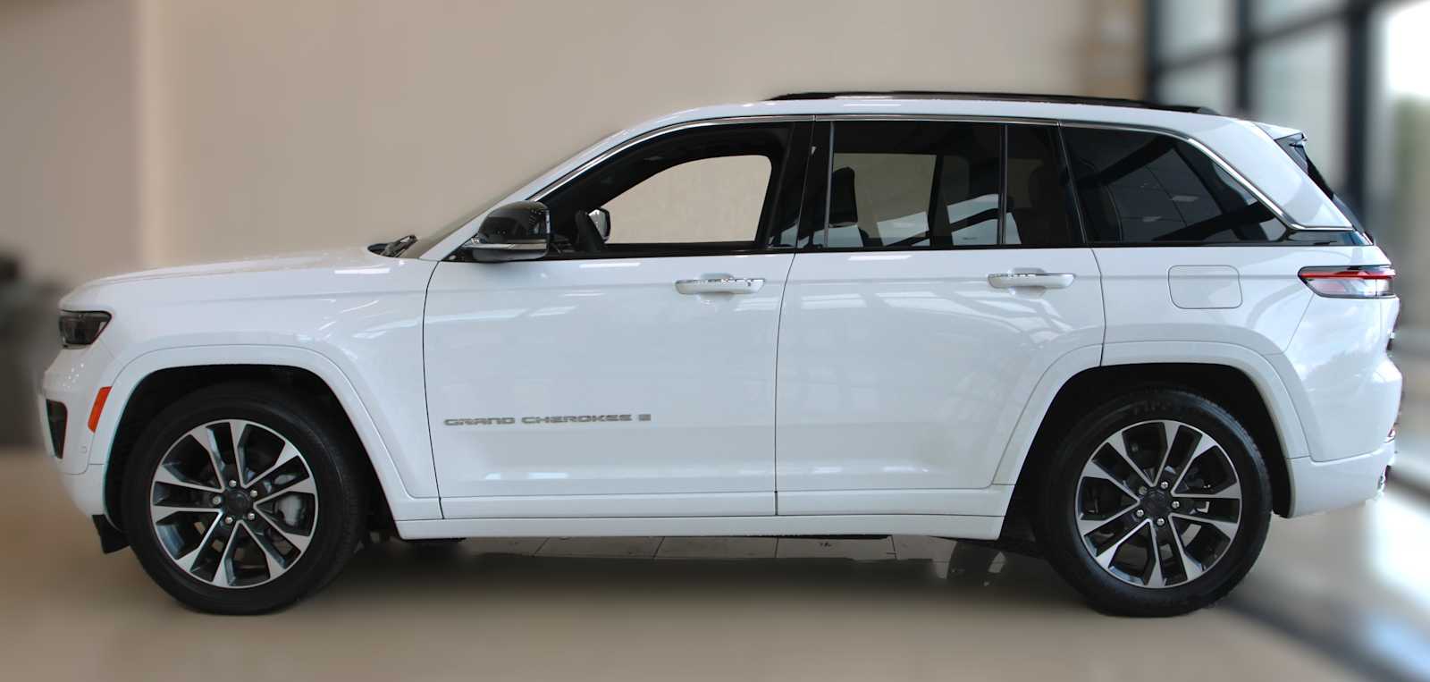 used 2023 Jeep Grand Cherokee car, priced at $36,897