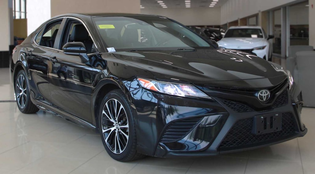 Used 2018 Toyota Camry SE Sedan