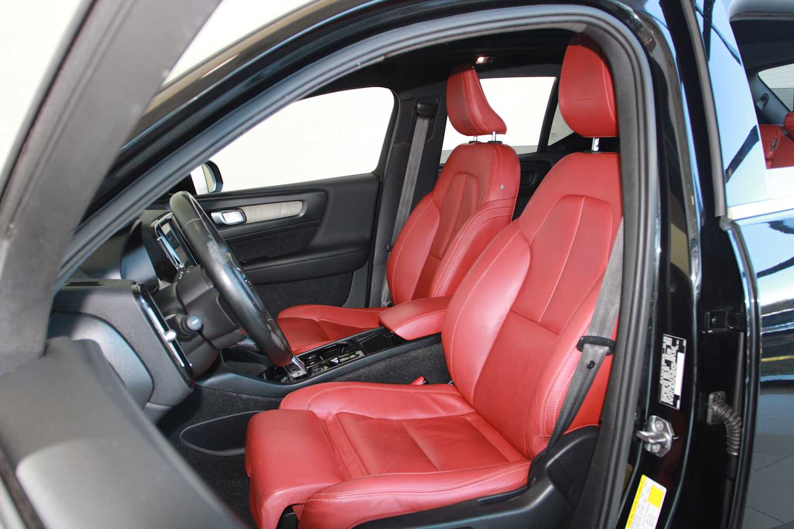 used 2019 Volvo XC40 car, priced at $17,697