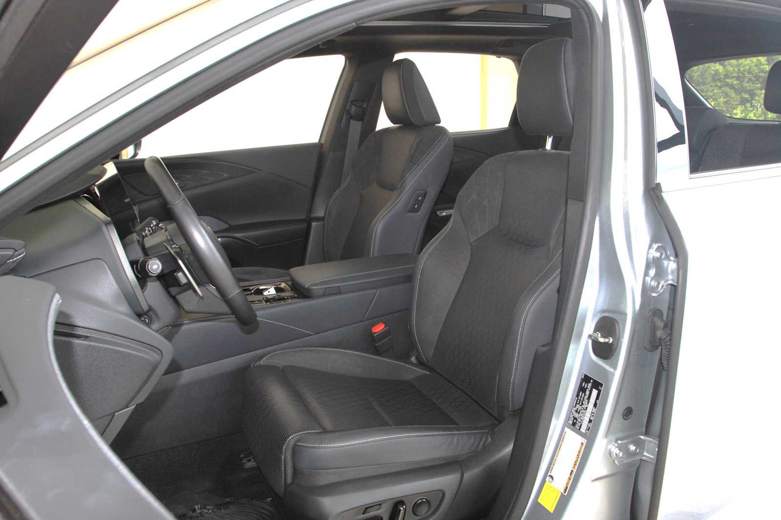 2025 Lexus RX PHEV 450h+ - Photo 8