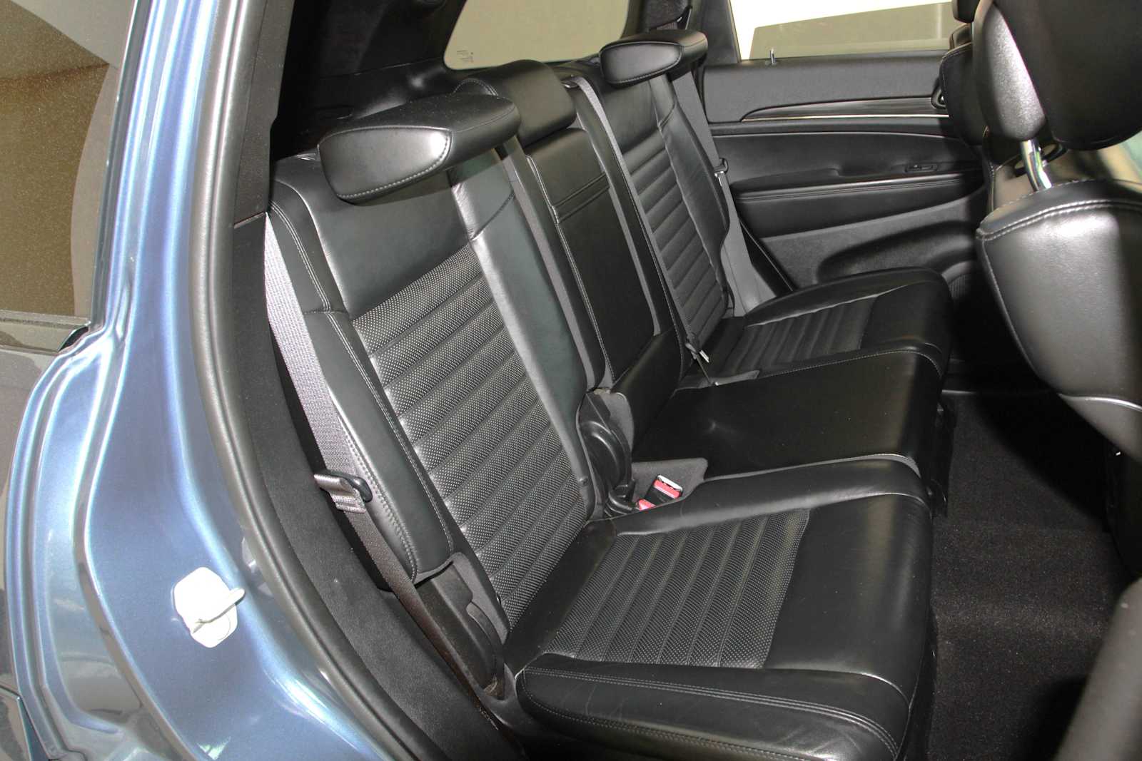 used 2021 Jeep Grand Cherokee car, priced at $21,497