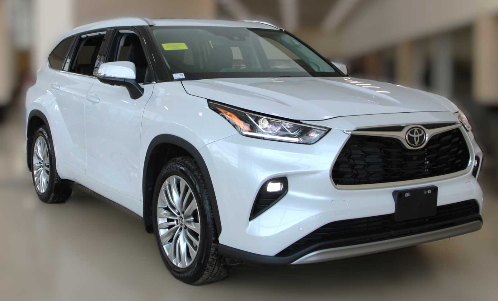 used 2025 Toyota Highlander car, priced at $50,497