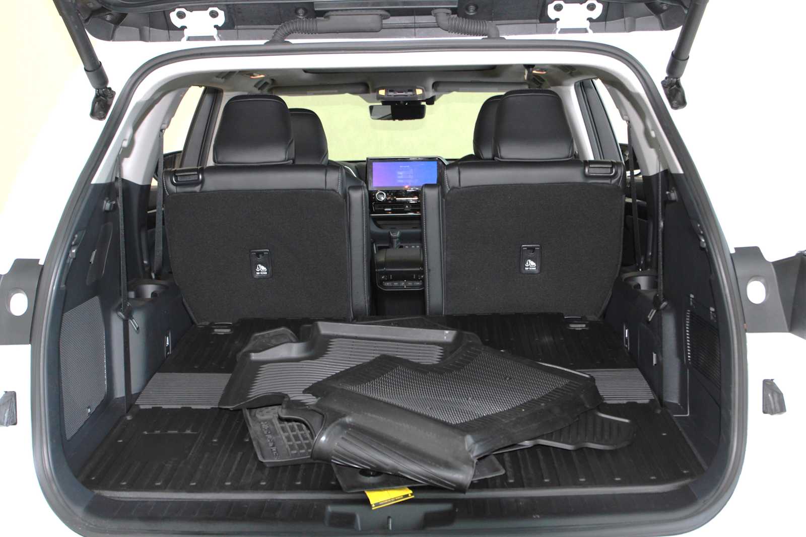 used 2025 Toyota Highlander car, priced at $50,497