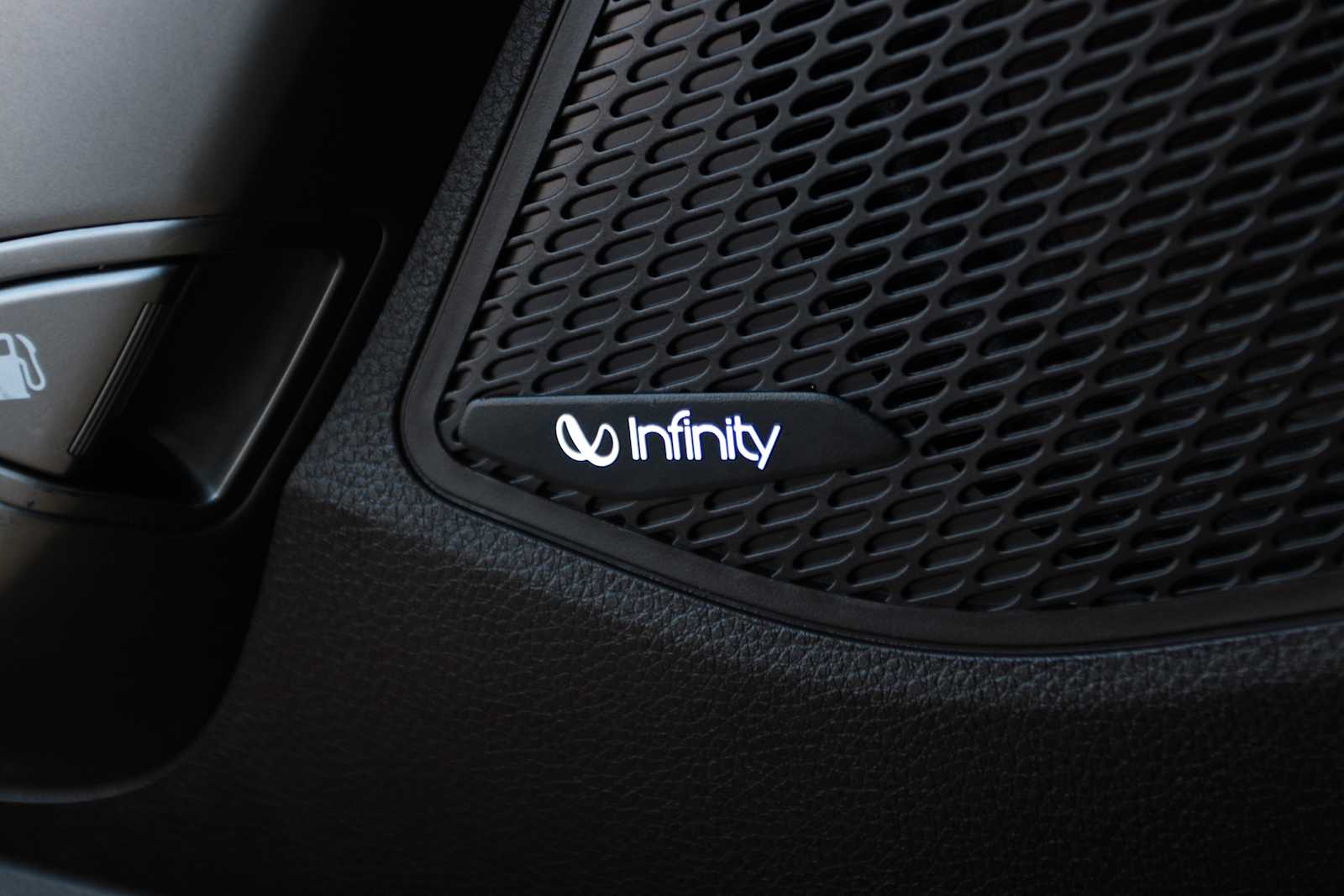 used 2017 Hyundai Santa Fe car, priced at $15,797