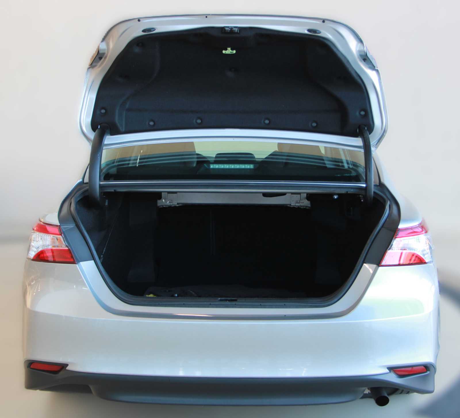 2018 Toyota Camry LE photo 4